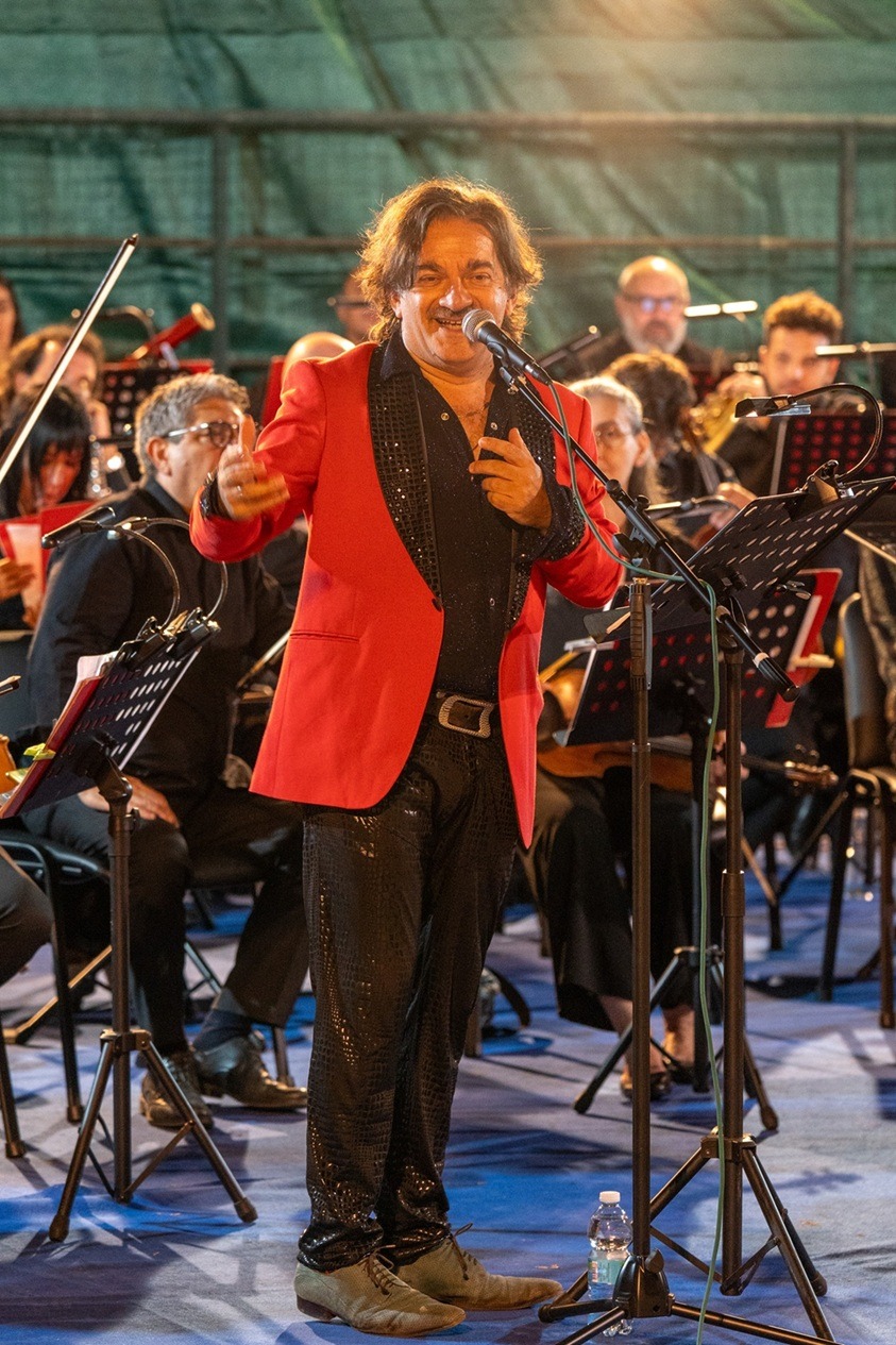 Galleria Polignano a Mare Città della Musica - Omaggio a Domenico Modugno - Grandi Artisti, Bande in Festa - Diapositiva 2 di 13