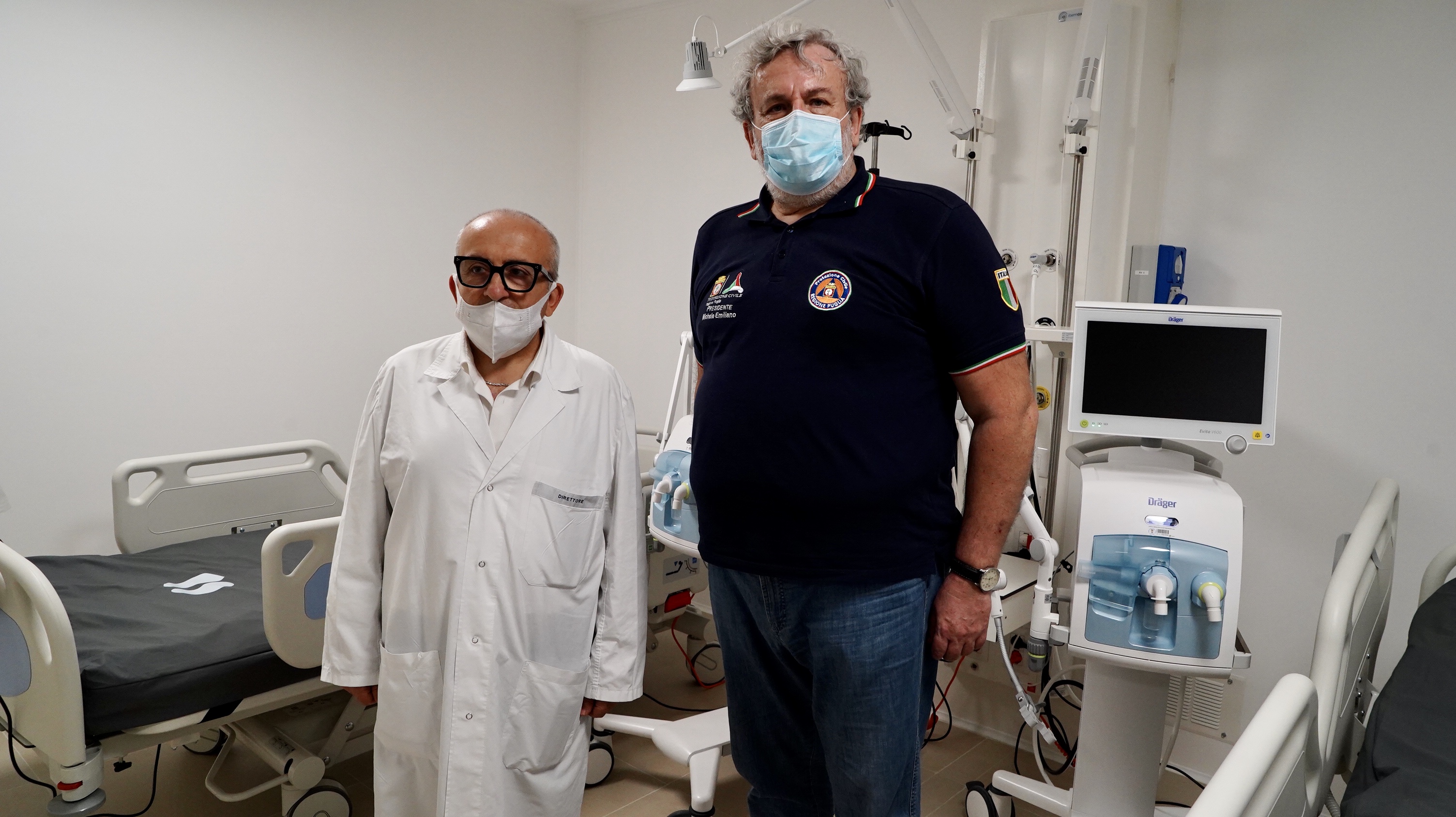 Galleria Emiliano visita il nuovo reparto di terapia intensiva realizzato dalla Protezione Civile della Regione Puglia - Diapositiva 5 di 11