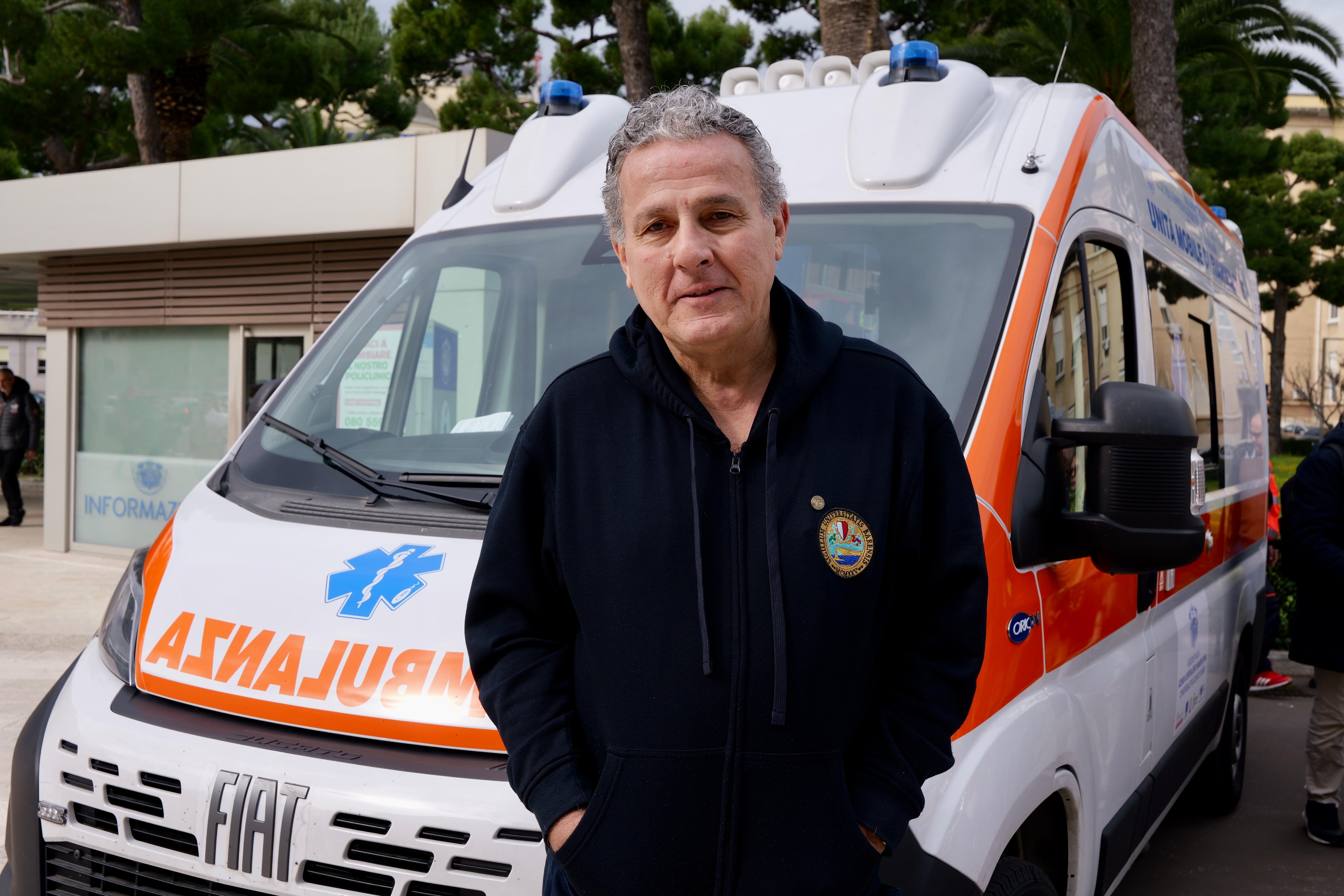 Galleria IL POLICLINICO DI BARI RINNOVA IL PARCO AMBULANZE CON MEZZI DOTATI DI RIANIMAZIONE E PER LE EMERGENZE BARIATRICHE E NEONATALI - Diapositiva 5 di 13