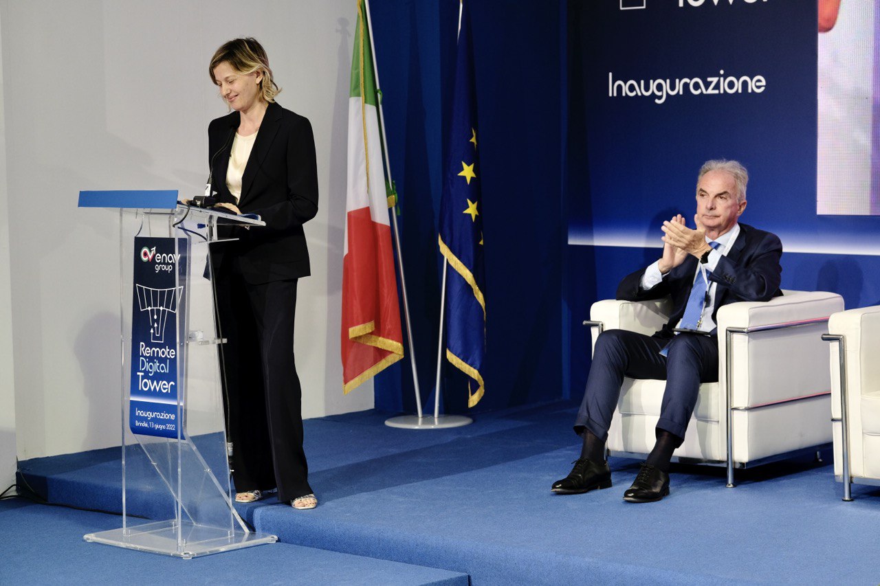 Galleria Aeroporto di Brindisi, Emiliano all’apertura della prima Torre di controllo gestita da remoto: “Il capitale umano qui impiegato farà un salto di qualità” - Diapositiva 11 di 15