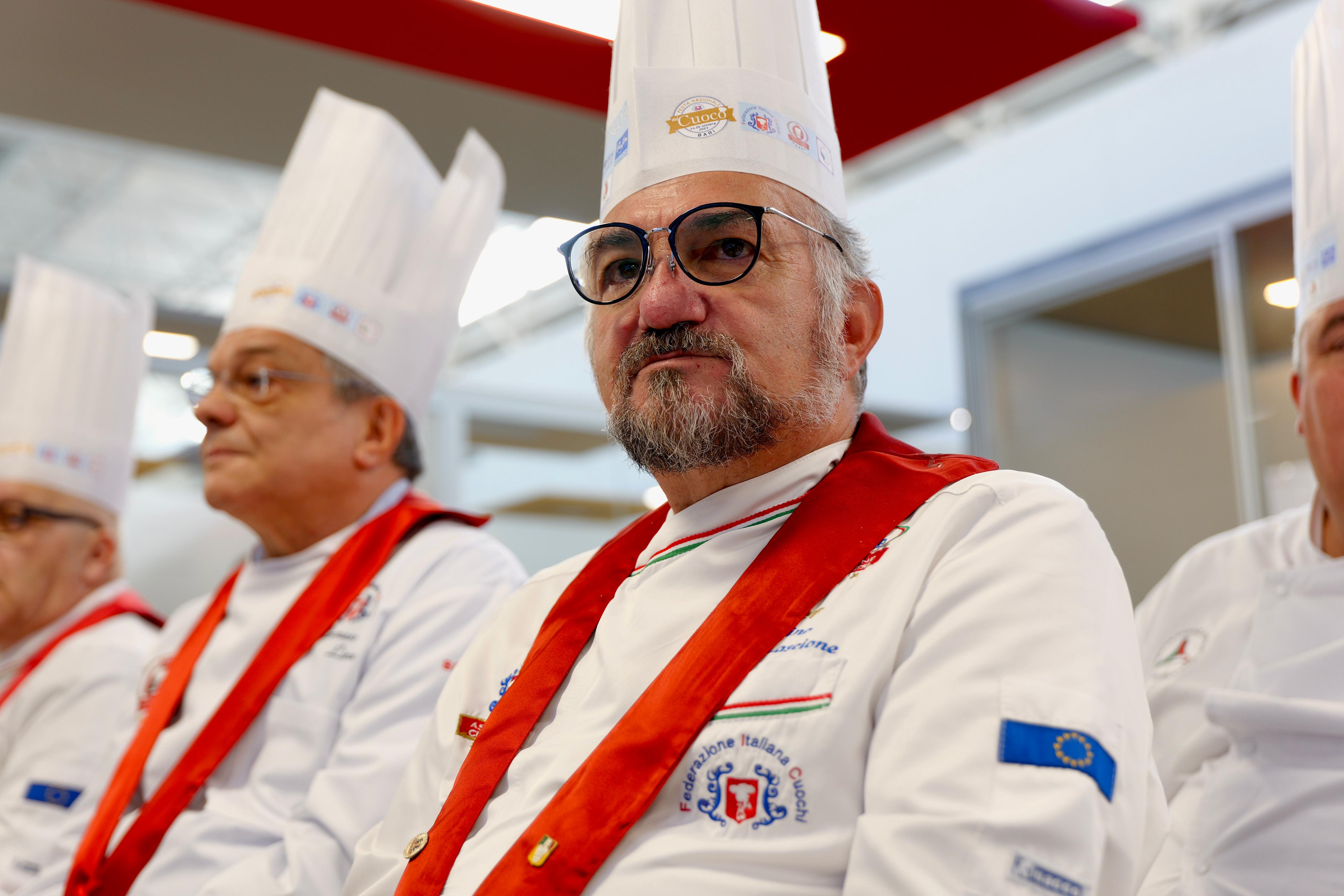 Galleria A BARI LA “FESTA NAZIONALE DEL CUOCO” UNISCE LA FILIERA DEL TURISMO - Diapositiva 6 di 16