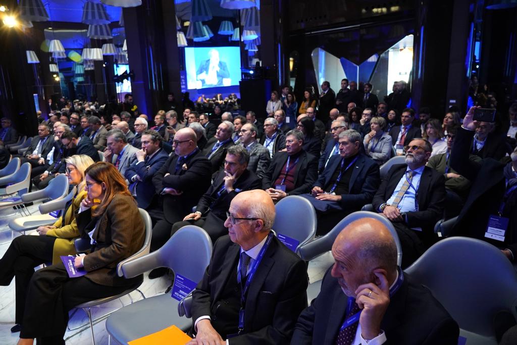 Galleria EDISON NEXT AVVIA UN PERCORSO CON IL TERRITORIO PUGLIESE PER ACCOMPAGNARNE LA TRANSIZIONE ENERGETICA - Diapositiva 7 di 11