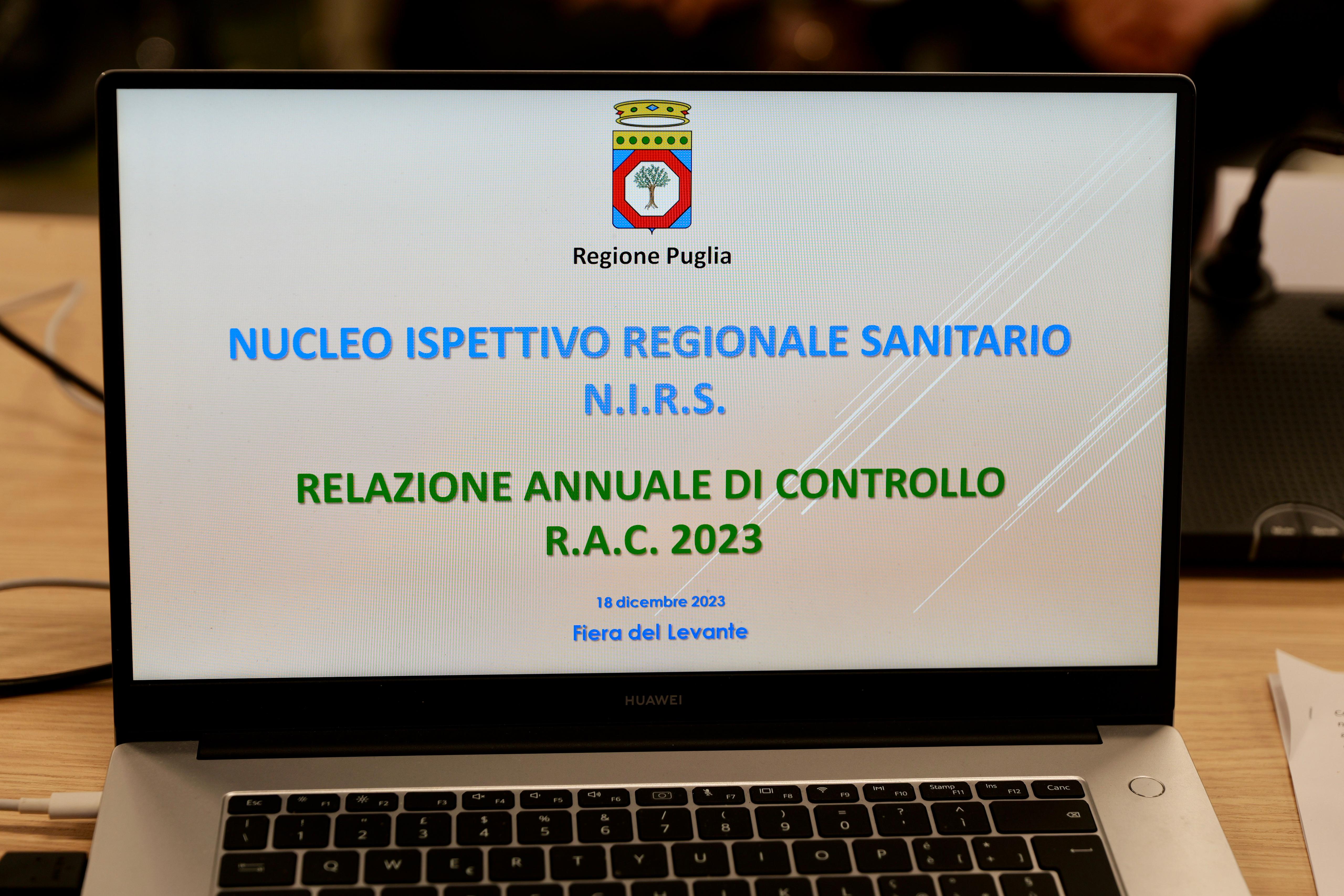 Galleria IL PRESIDENTE EMILIANO ALLA PRESENTAZIONE DEI RISULTATI DEL NIRS, NUCLEO ISPETTIVO REGIONALE SANITARIO - Diapositiva 8 di 12