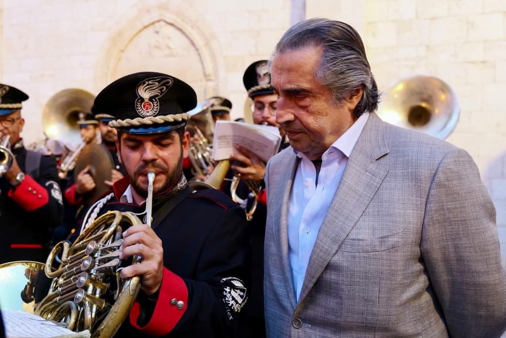 Galleria Grande accoglienza a Conversano per il Maestro Riccardo Muti: “Complimenti alla Regione Puglia per la legge sulle bande musicali” - Diapositiva 10 di 12