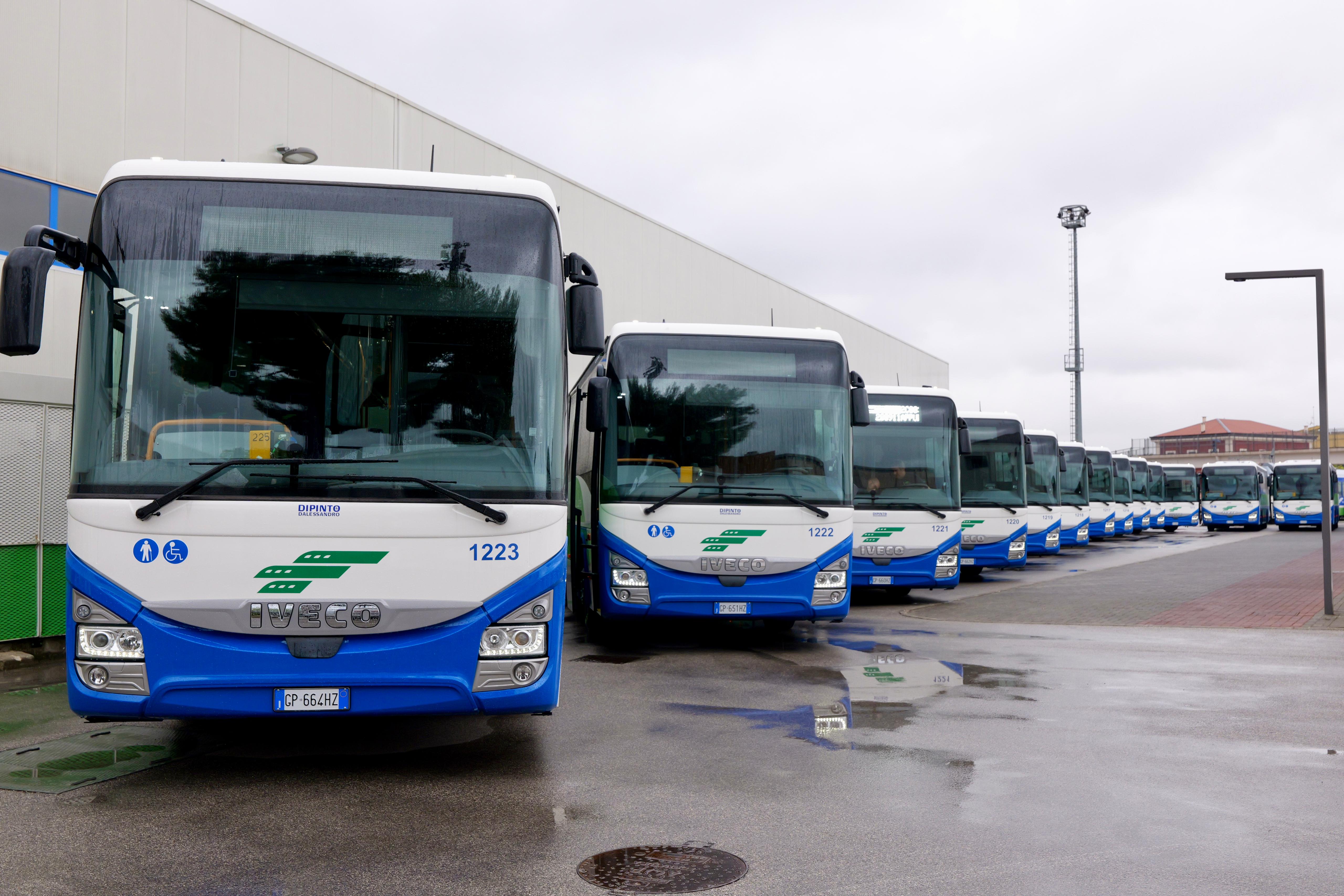 Galleria Trasporti, inaugurati 15 nuovi autobus FAL: l’azienda ha completato il rinnovo del parco mezzi pugliese, tra i più giovani d’Italia - Diapositiva 13 di 13