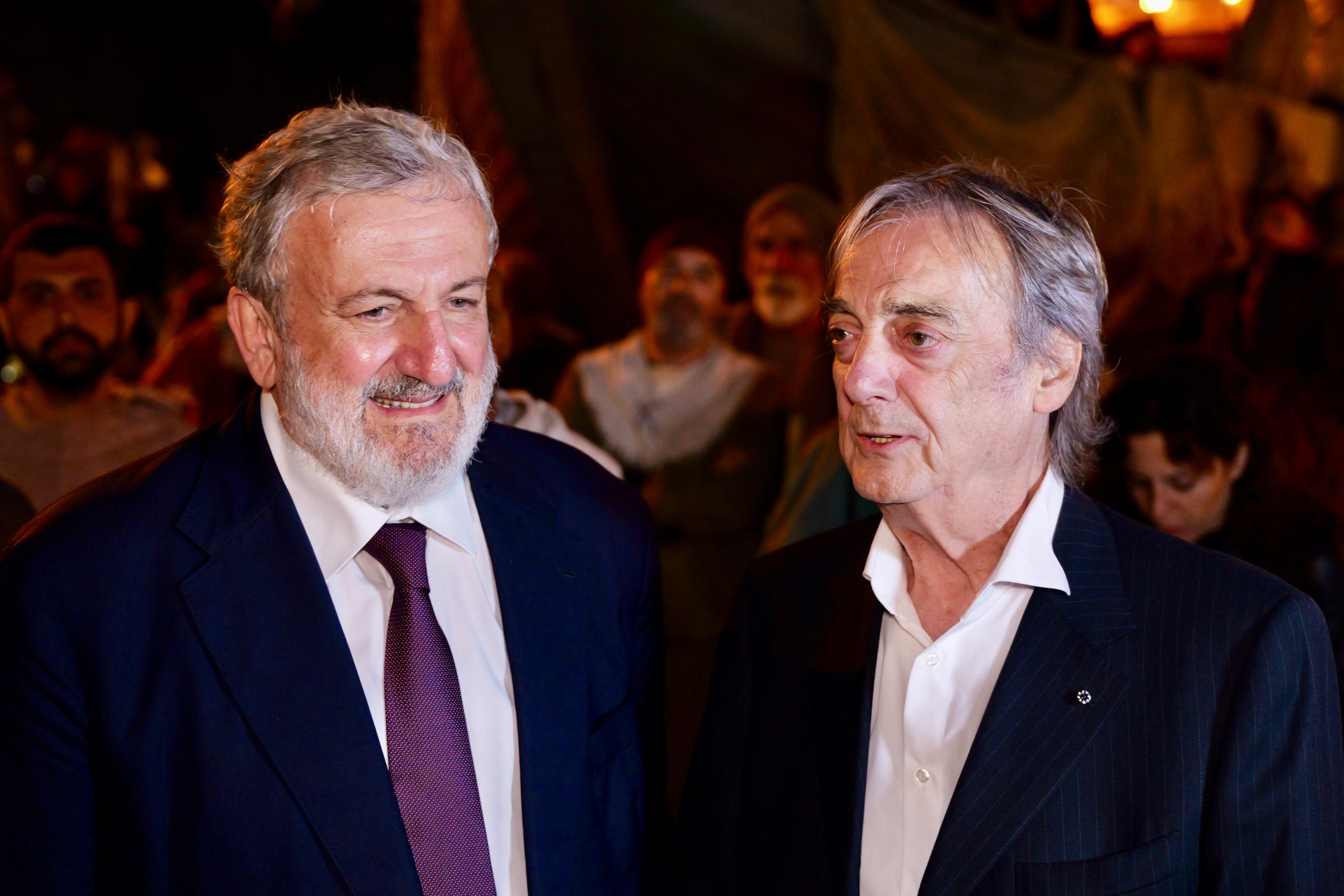 Galleria Bari, Emiliano alle celebrazioni per la festa di San Nicola: “E’ anche il patrono della Puglia che si celebra in giornate importanti” - Diapositiva 7 di 9