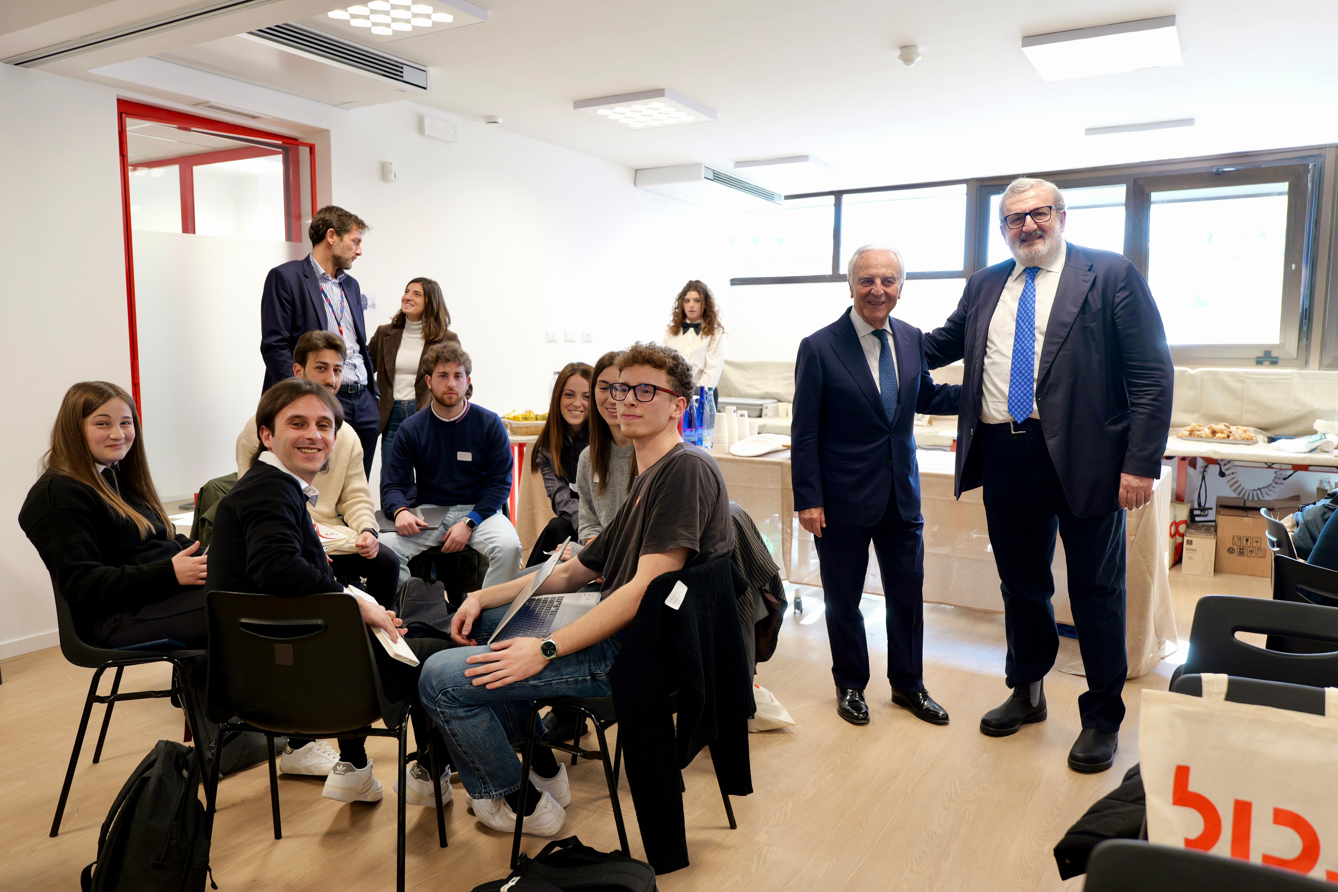 Galleria Emiliano incontra presidente e dipendenti  delle nuove sedi pugliesi della multinazionale BIP  “La Regione vuole trattenere i giovani  e crescere assieme alle nuove generazioni” - Diapositiva 8 di 8