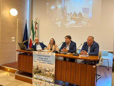 Galleria A Palagianello il convegno internazionale “Ricerca, studio e valorizzazione degli insediamenti in roccia”. Momento di sintesi degli studi sulla civiltà rupestre - Diapositiva 6 di 6