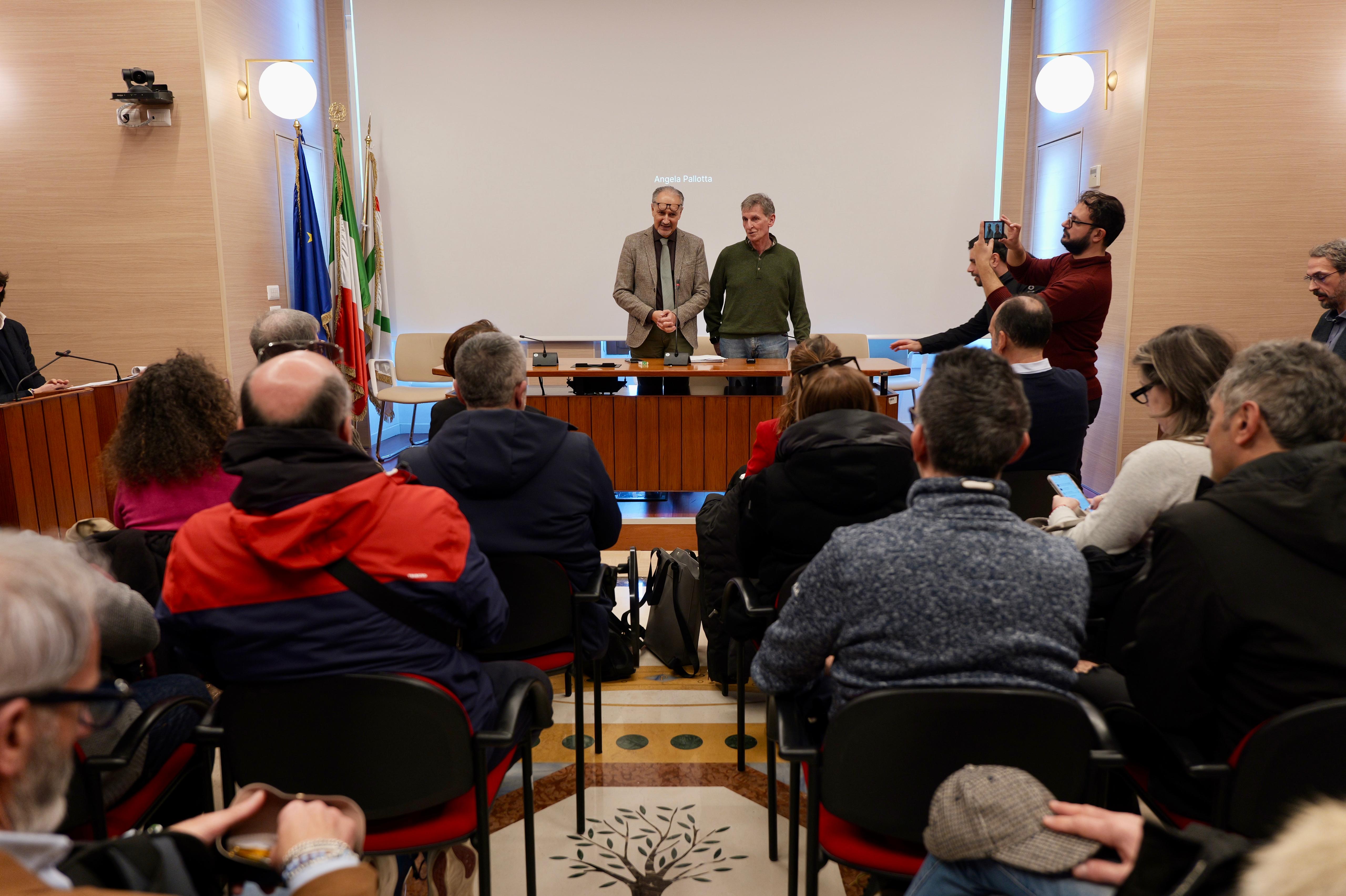 Galleria Vertenza Natuzzi, Di Sciascio e Caroli: 