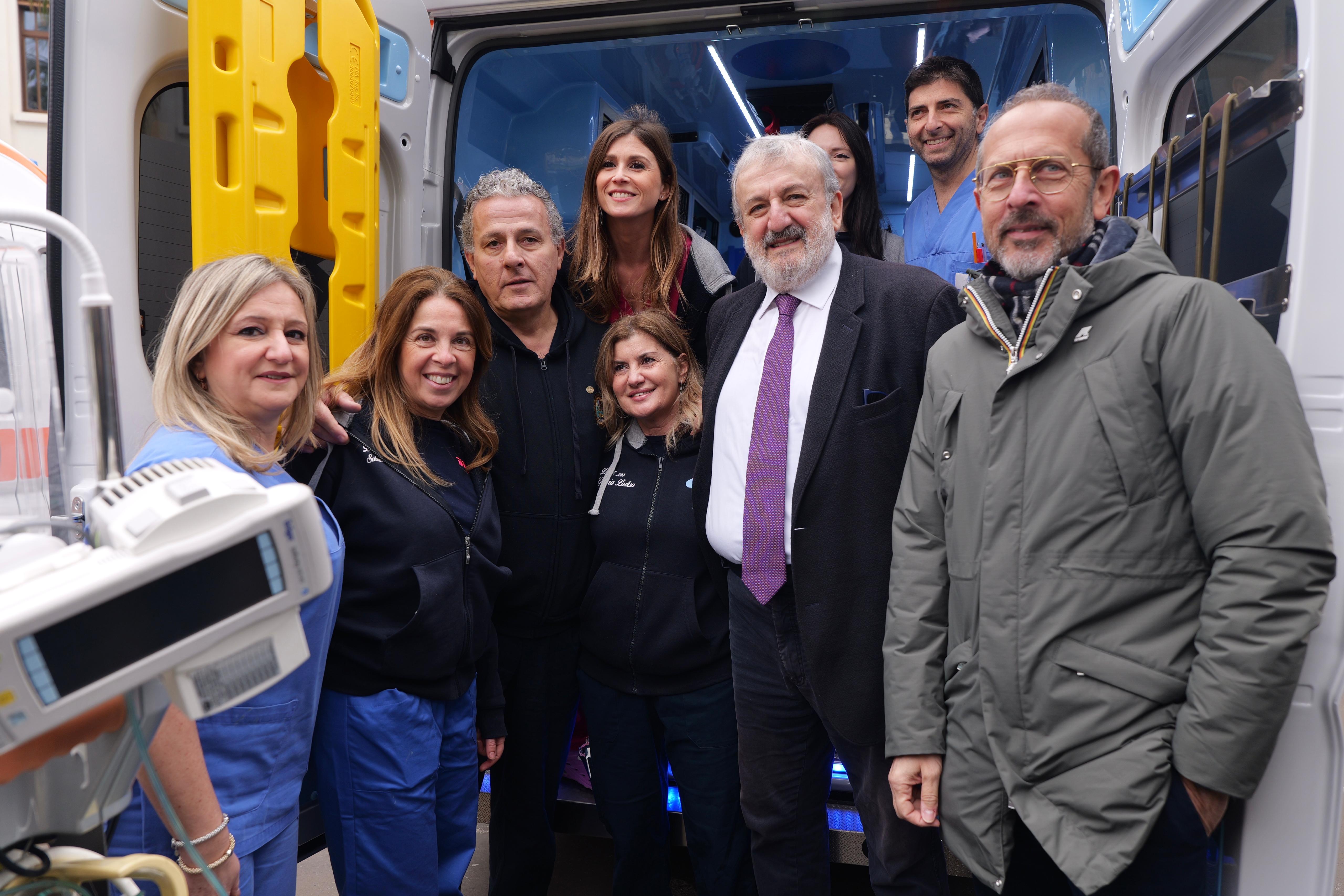 Galleria IL POLICLINICO DI BARI RINNOVA IL PARCO AMBULANZE CON MEZZI DOTATI DI RIANIMAZIONE E PER LE EMERGENZE BARIATRICHE E NEONATALI - Diapositiva 6 di 13