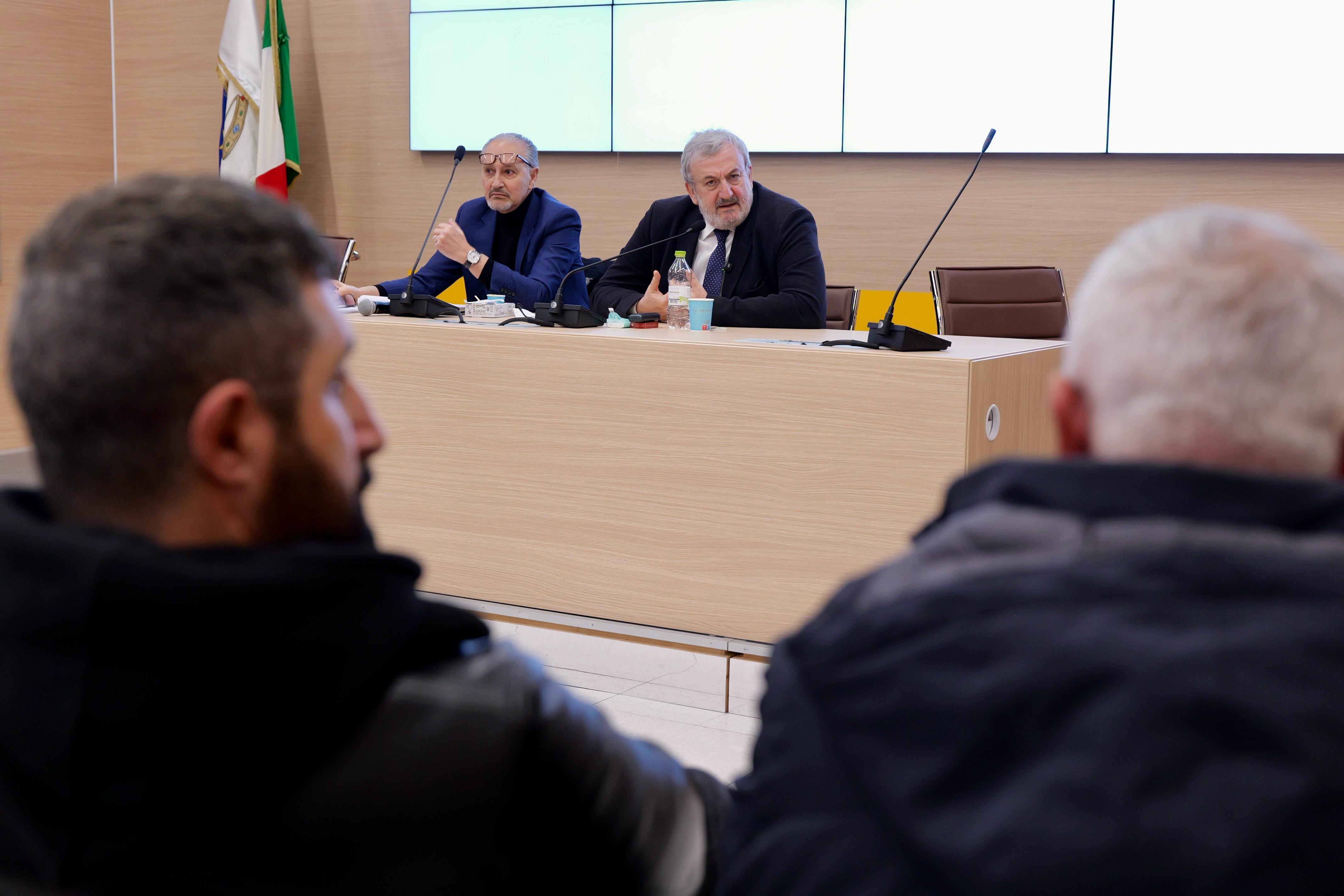 Galleria Vertenze Ilva, Leonardo, Versalis e automotive: Emiliano incontra sindacati e lavoratori - Diapositiva 2 di 18