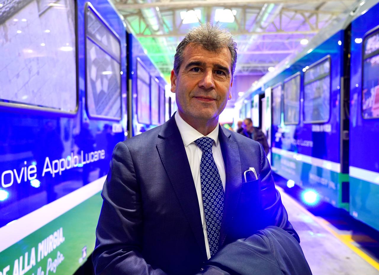 Galleria FAL, INAUGURATI A BARI 4 NUOVI TRENI:  PARCO MEZZI RINNOVATO AL 100% - Diapositiva 10 di 15