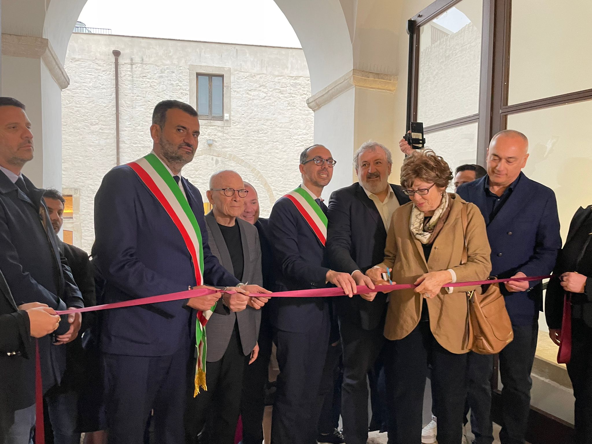 Galleria IL PRESIDENTE EMILIANO A SANTERAMO ALL’INAUGURAZIONE DELLA PINACOTECA FRANCESCO NETTI - Diapositiva 1 di 3