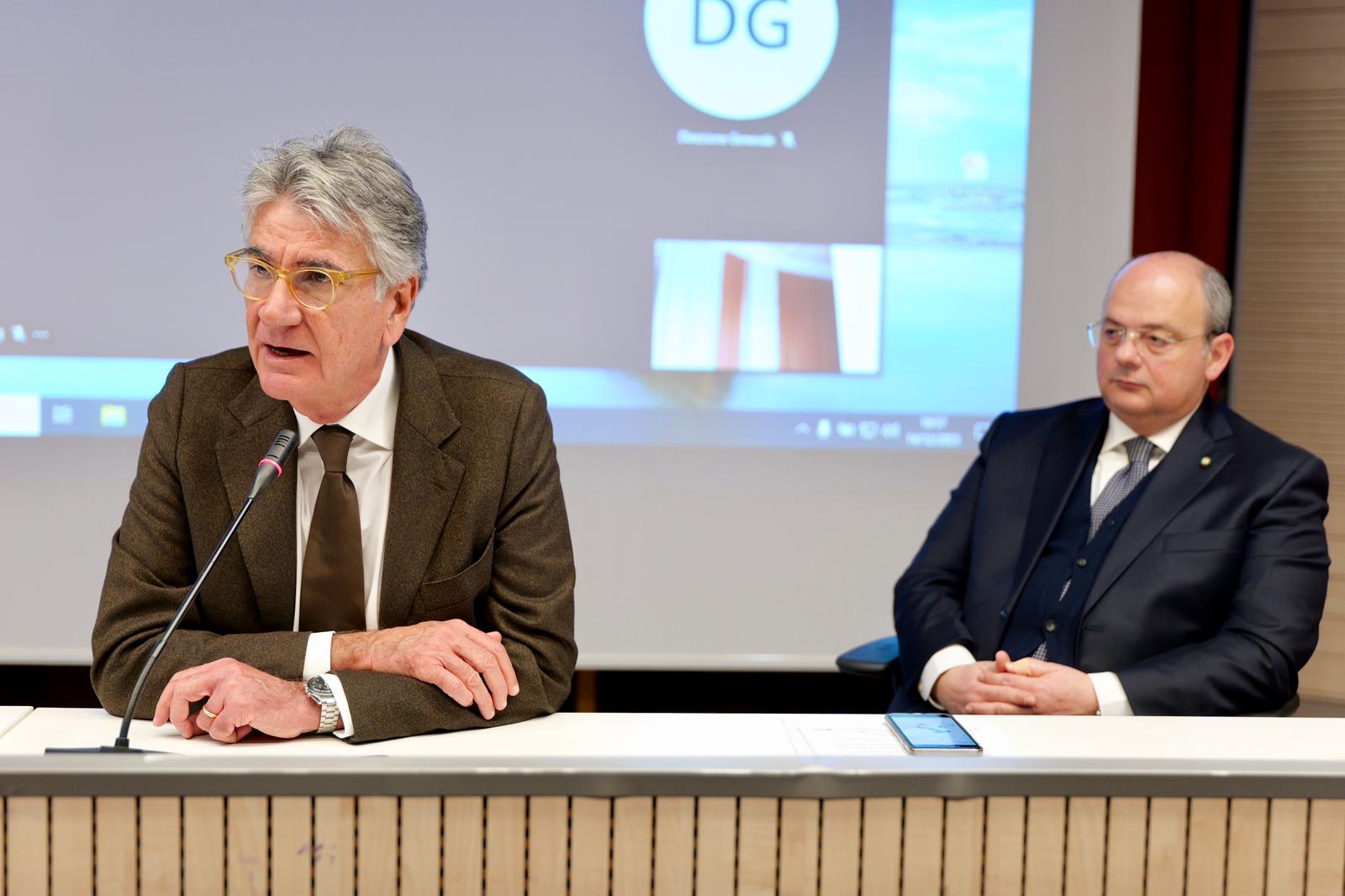 Galleria IL PRESIDENTE EMILIANO ALLA RIUNIONE DELL’UNITÀ DI COORDINAMENTO DELLA RETE ONCOLOGICA PUGLIESE: “PUNTARE ANCORA DI PIÙ SUI CENTRI DI ORIENTAMENTO” - Diapositiva 1 di 14