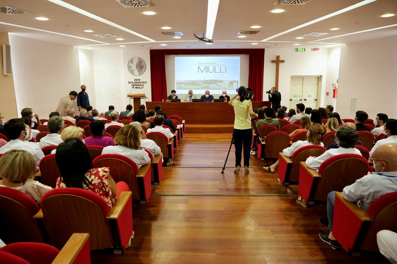 Galleria Emiliano, Palese e Montanaro al Miulli: “Al via l’iter per il riconoscimento di azienda universitaria” - Diapositiva 18 di 21