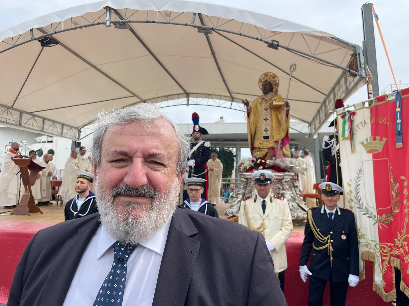 Galleria EMILIANO ALLE CELEBRAZIONI PER SAN NICOLA A BARI: “È LA FESTA IN CUI SI CELEBRA LA GRANDEZZA DELL’UMANITÀ”  - Diapositiva 1 di 14