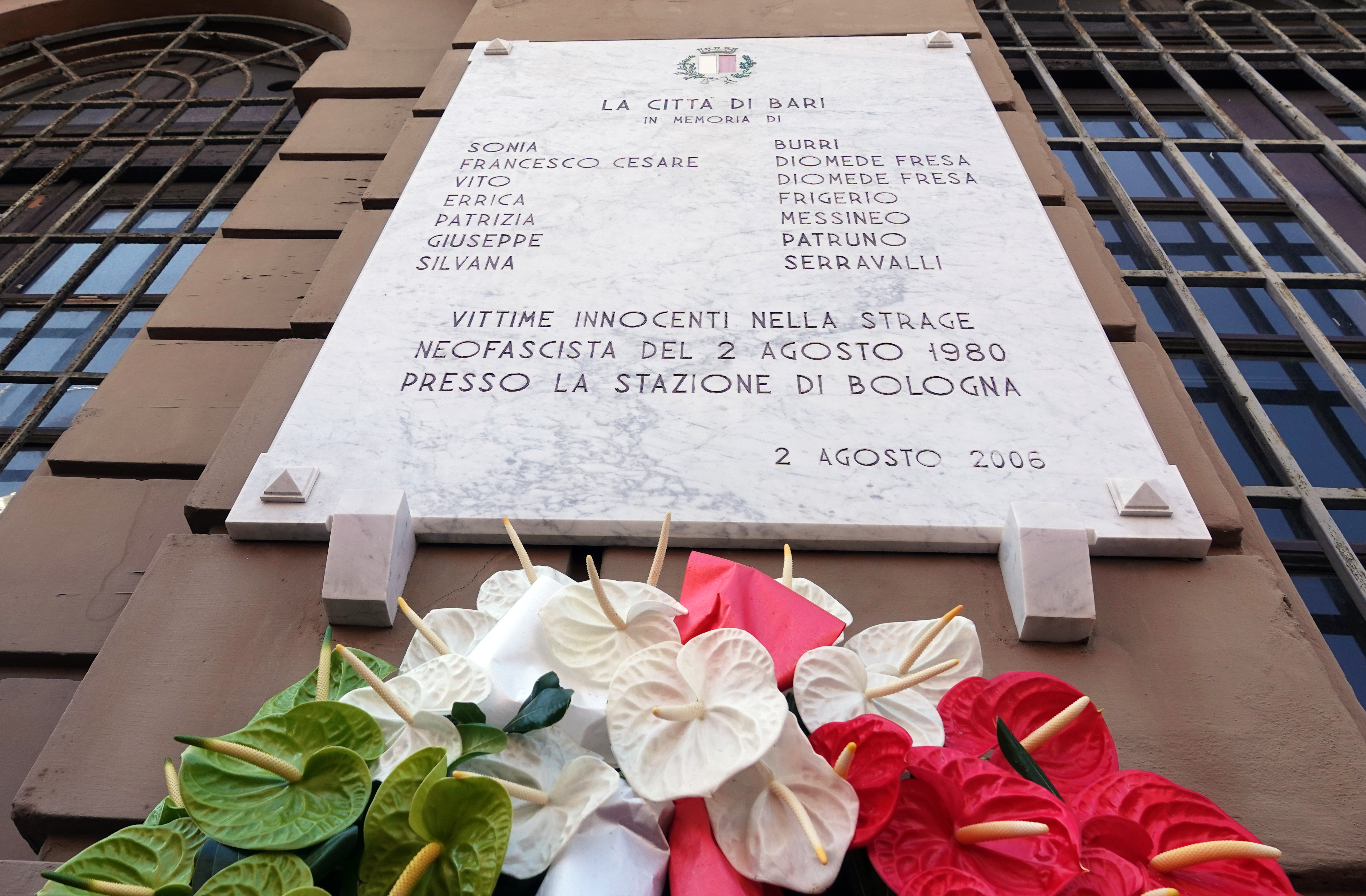Galleria La Puglia ricorda la strage neofascista del 2 agosto 1980 a Bologna - Diapositiva 1 di 3