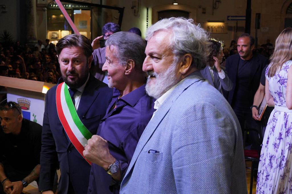 Galleria IL PRESIDENTE EMILIANO A GIOIA DEL COLLE PER LA CITTADINANZA ONORARIA A SYLVESTER STALLONE - Diapositiva 16 di 16