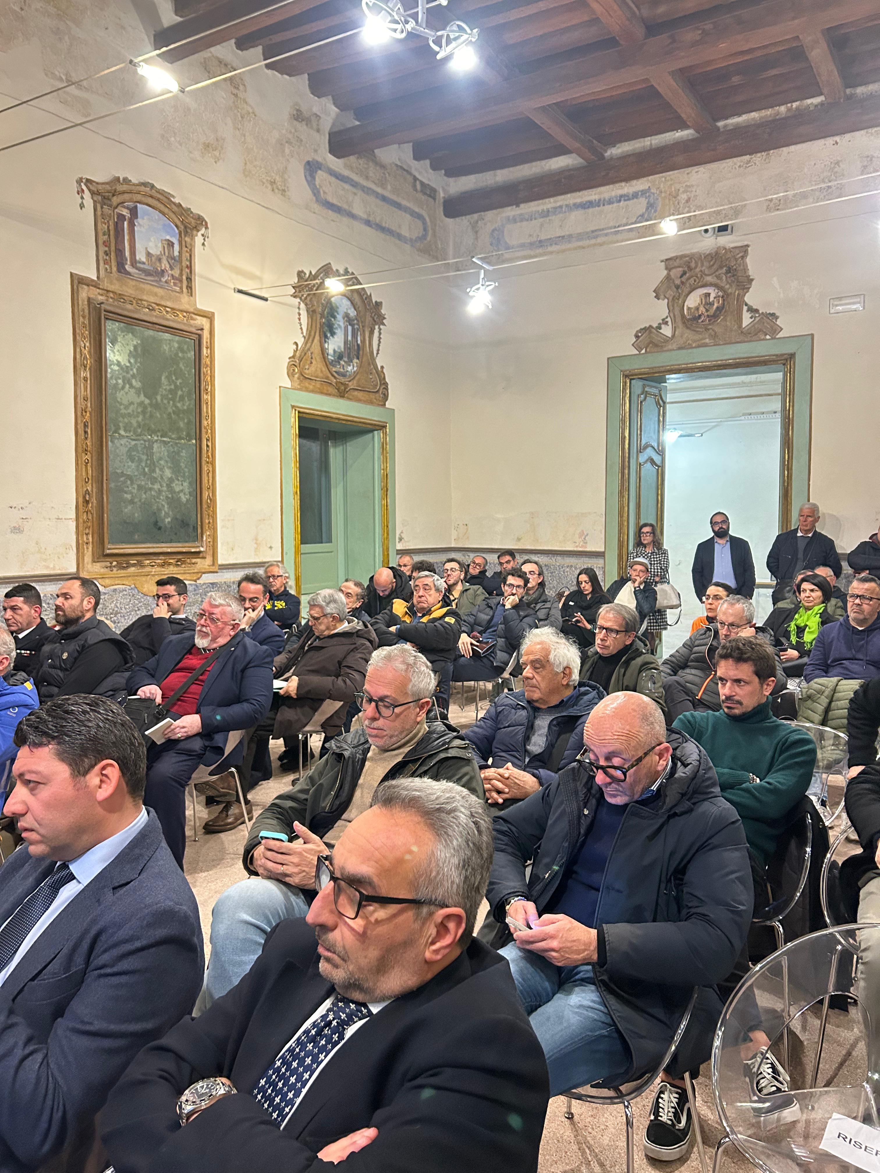 Galleria Trasporti, l’assessore Maurodinoia all’incontro pubblico sul PUMS di Bisceglie, strumento essenziale per una mobilità sostenibile in città - Diapositiva 1 di 5