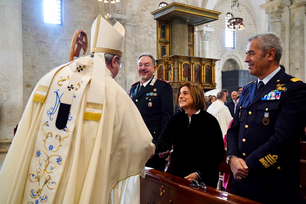 Galleria Emiliano alla messa per la Virgo Fidelis: “Giornata dedicata a chi ci offre un servizio umano, puntuale e professionale per la nostra sicurezza” - Diapositiva 9 di 10