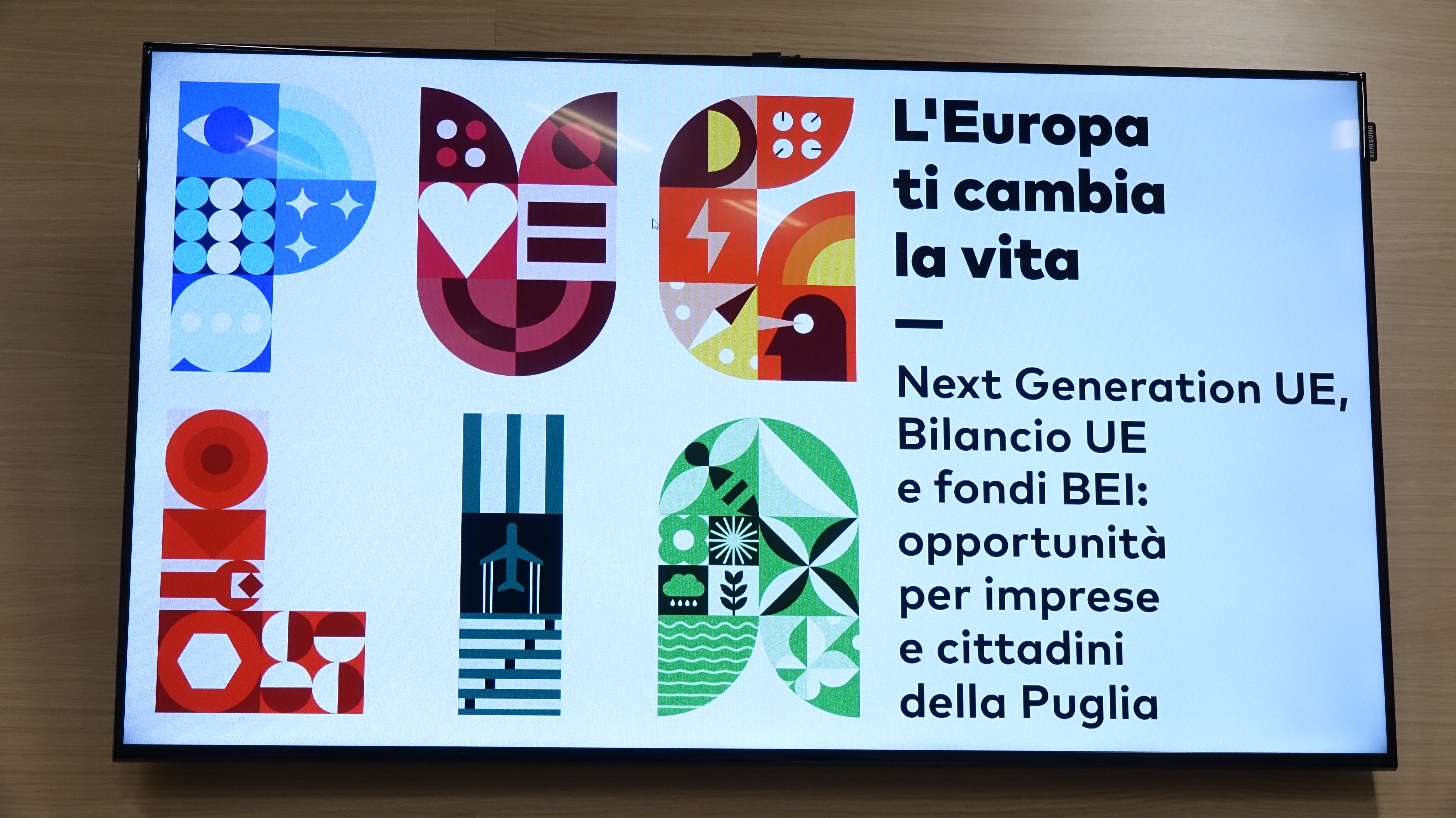 Galleria FdL 2023. “Puglia modello da seguire nell’uso dei Fondi UE”. Così Carlo Corazza (ufficio Parlamento Europeo in Italia) all’incontro in Fiera su “Next Generation EU, Bilancio UE e fondi BEI” - Diapositiva 6 di 9