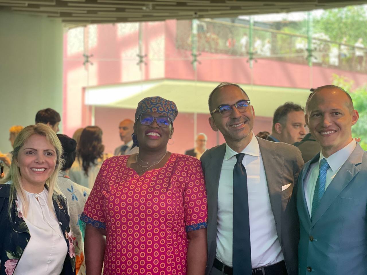 Galleria La Puglia a Singapore nel giorno della Festa della Repubblica, al grande evento “Rose Romance” promosso dall'Ambasciata d’Italia - Diapositiva 8 di 22