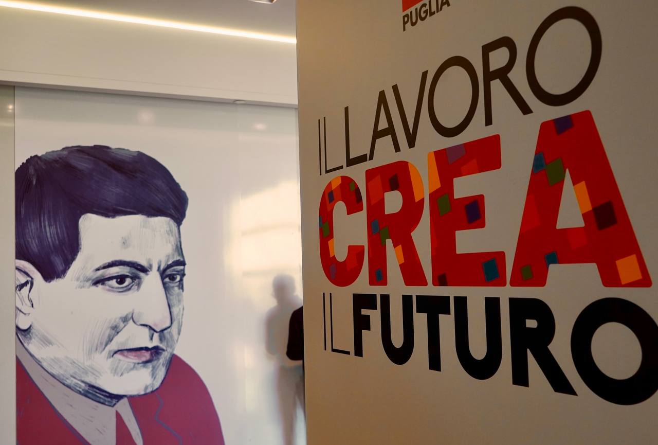 Galleria Il presidente Emiliano al XIII Congresso della Cgil Puglia - Diapositiva 4 di 9