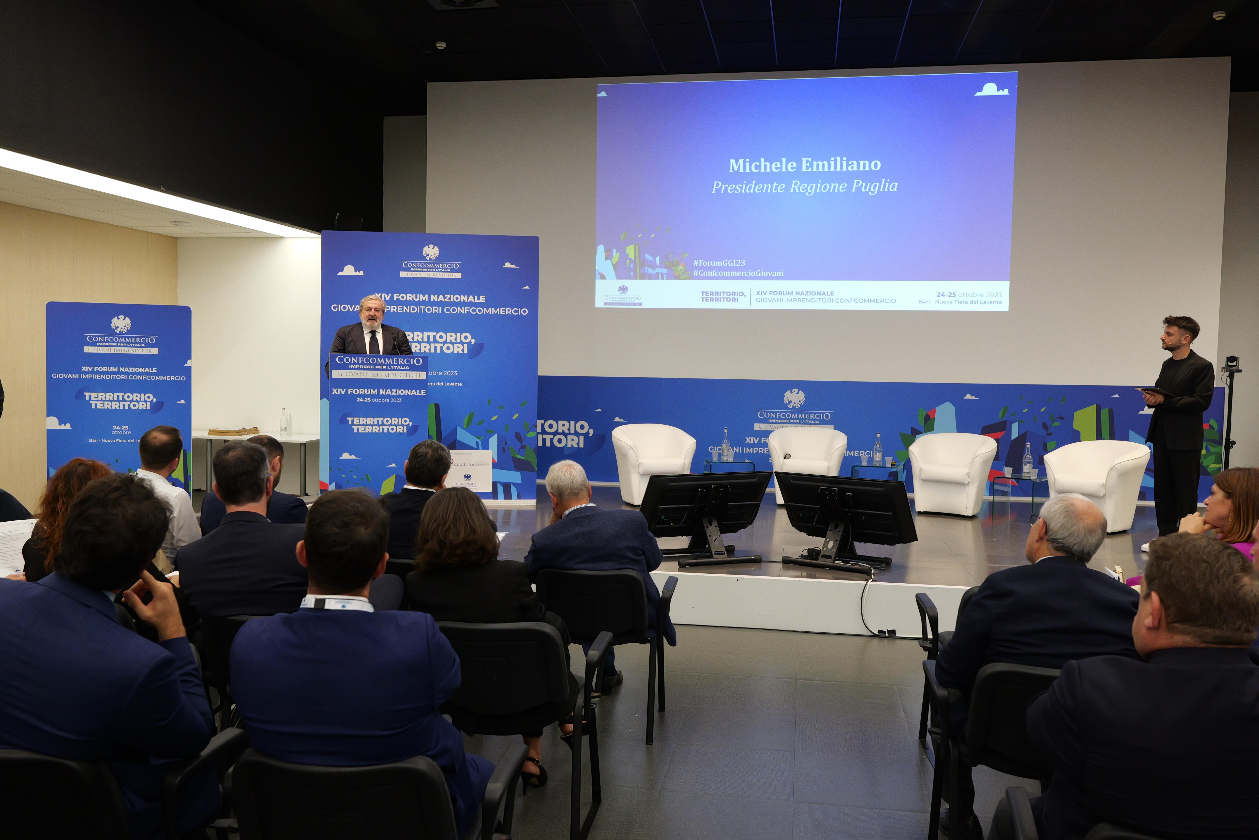 Galleria IL PRESIDENTE EMILIANO AL XIV FORUM NAZIONALE DEI GIOVANI IMPRENDITORI CONFCOMMERCIO - Diapositiva 3 di 6