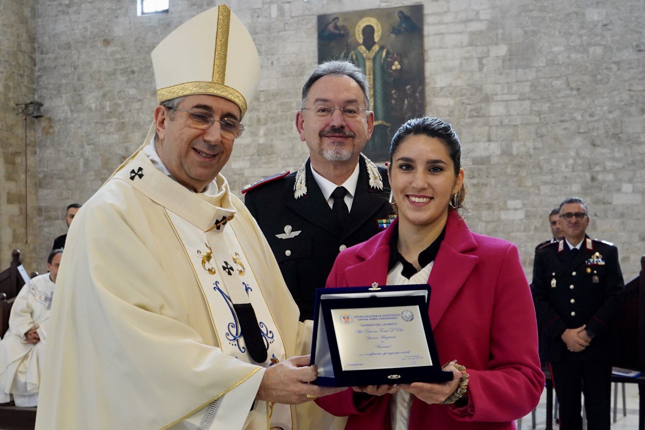 Galleria Emiliano alla messa per la Virgo Fidelis: “Giornata dedicata a chi ci offre un servizio umano, puntuale e professionale per la nostra sicurezza” - Diapositiva 8 di 10