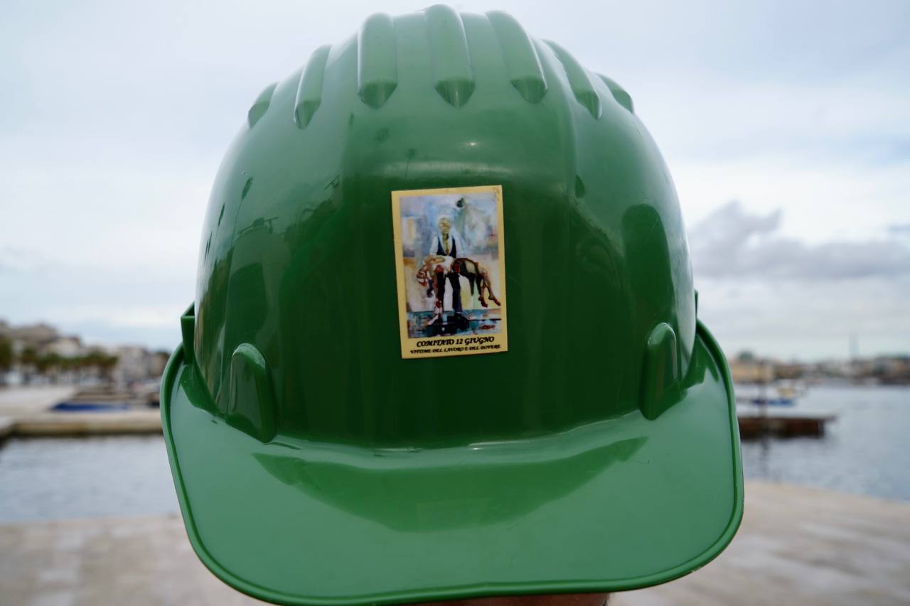 Galleria Taranto, il presidente Emiliano alla cerimonia in memoria dei caduti sul lavoro - Diapositiva 3 di 10