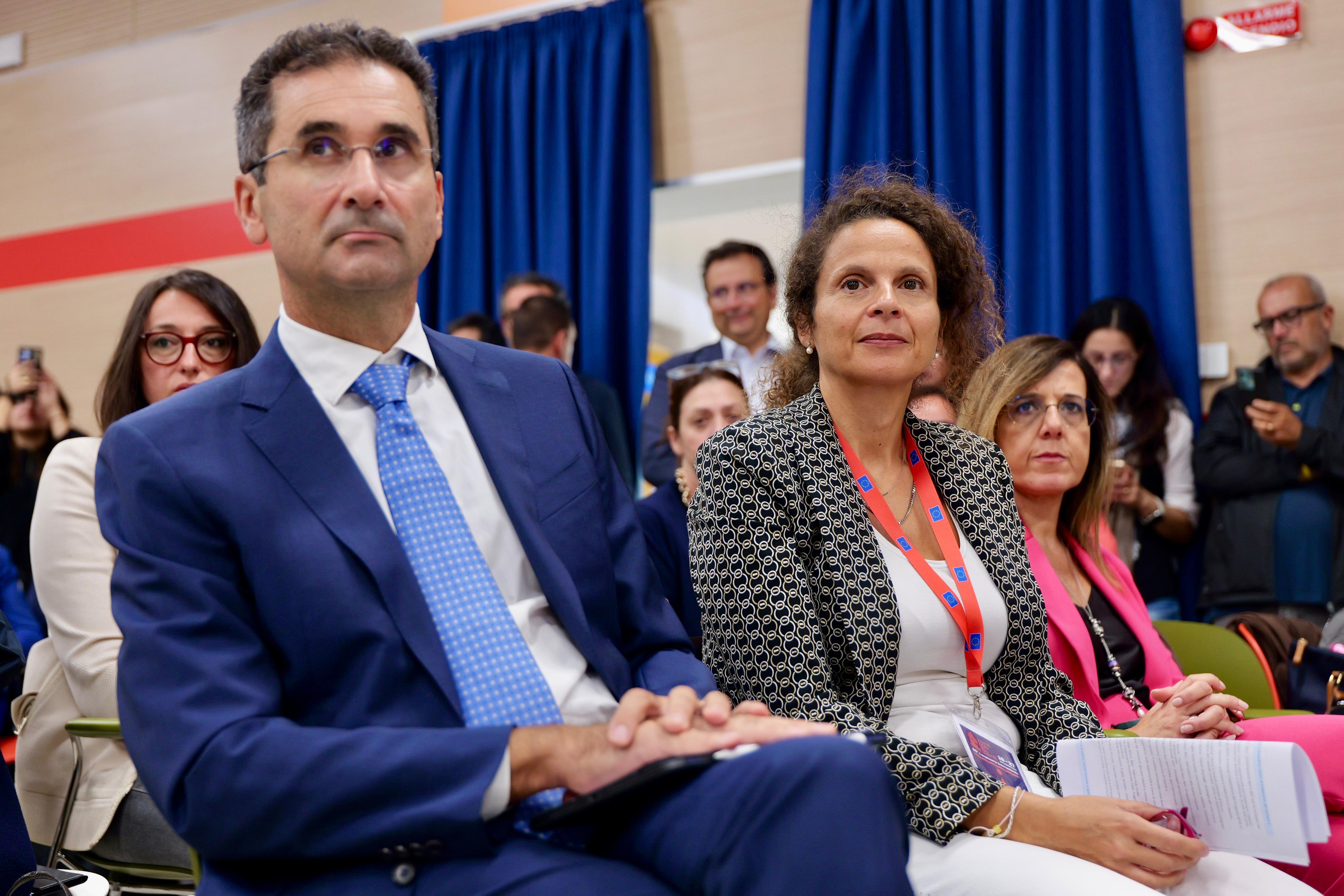 Galleria Hub Puglia. Le nuove opportunità per trattenere i talenti e attrarre investimenti: dallo sportello unico per l’attrazione degli investimenti, alla riforma della formazione. - Diapositiva 3 di 4