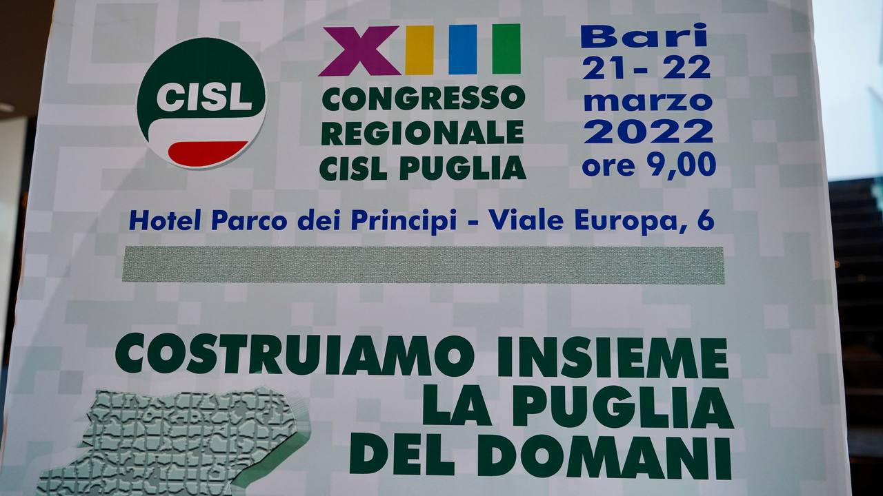 Galleria Il presidente Emiliano e gli assessori Leo, Palese, Pentassuglia al XIII Congresso regionale Cisl Puglia a Bari - Diapositiva 16 di 18