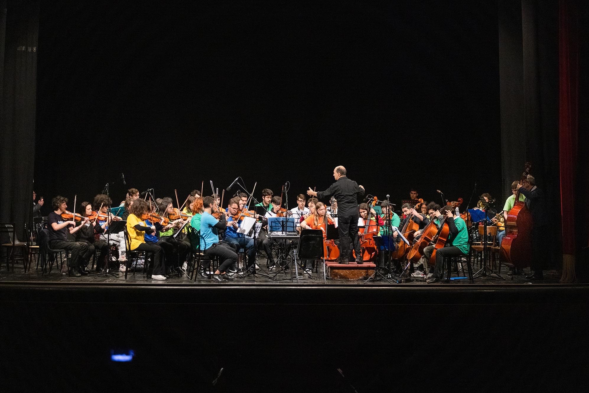 Galleria Oggi la consigliera delegata alle Politiche Culturali Grazia Di Bari al teatro Verdi di San Severo al concerto “Damareamare” Viaggio nel sociale tra musica e bellezza - Diapositiva 2 di 2