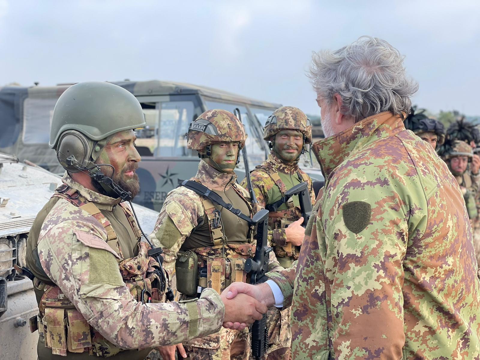 Galleria Il Capo di Stato Maggiore dell’Esercito incontra il Presidente Emiliano - Diapositiva 10 di 13