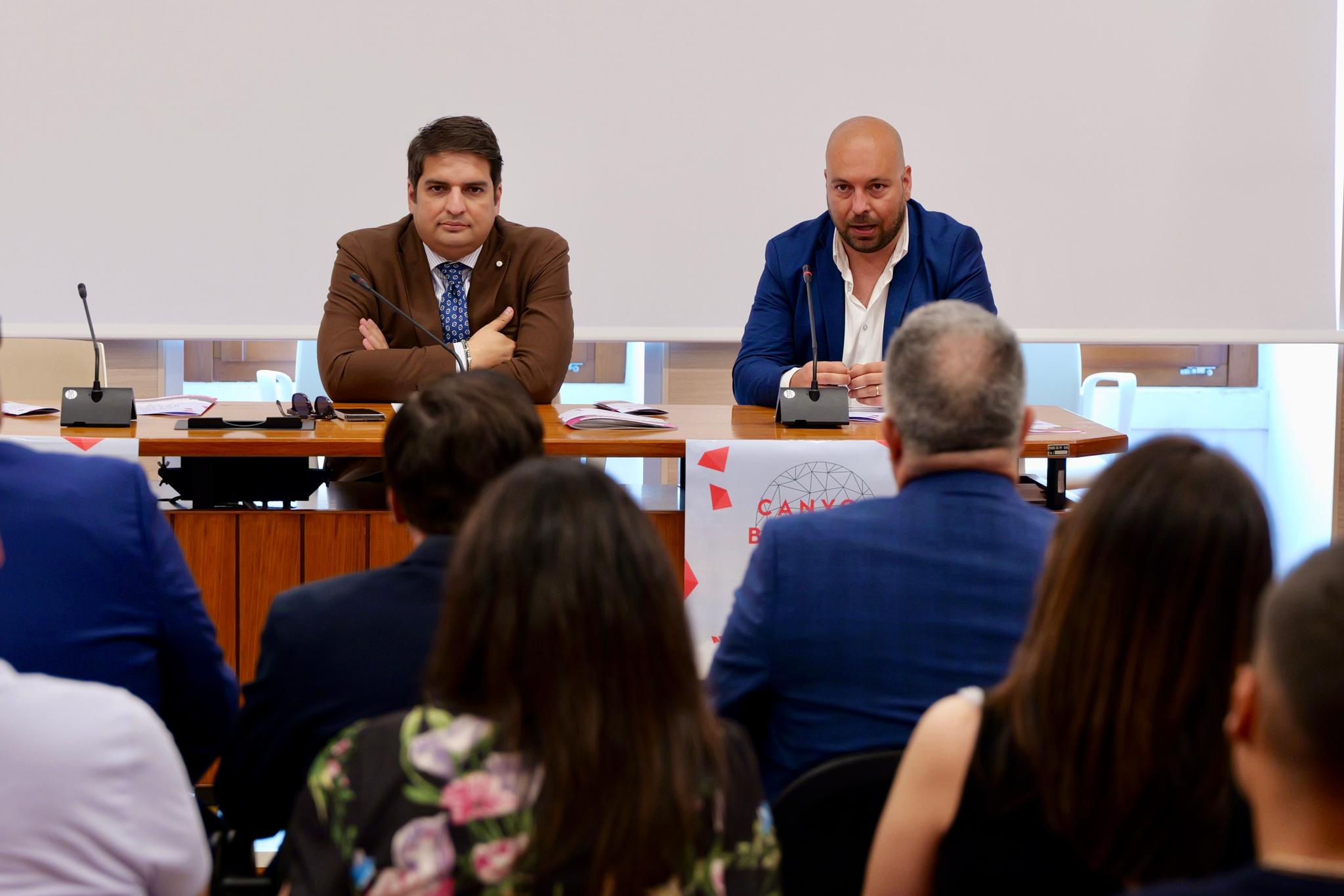 Galleria NELLA TERRA DELLE GRAVINE RITORNA IL CANYON BALLOON FESTIVAL - Diapositiva 1 di 7