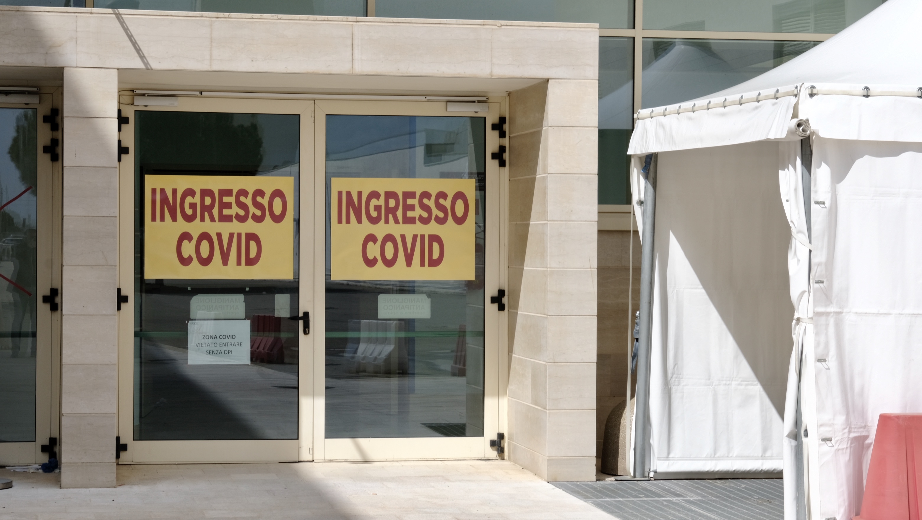 Galleria Piano ospedaliero Coronavirus Regione Puglia: al Miulli struttura Covid efficiente, sicura e immediatamente operativa, potenziata anche la diagnostica - Diapositiva 3 di 7