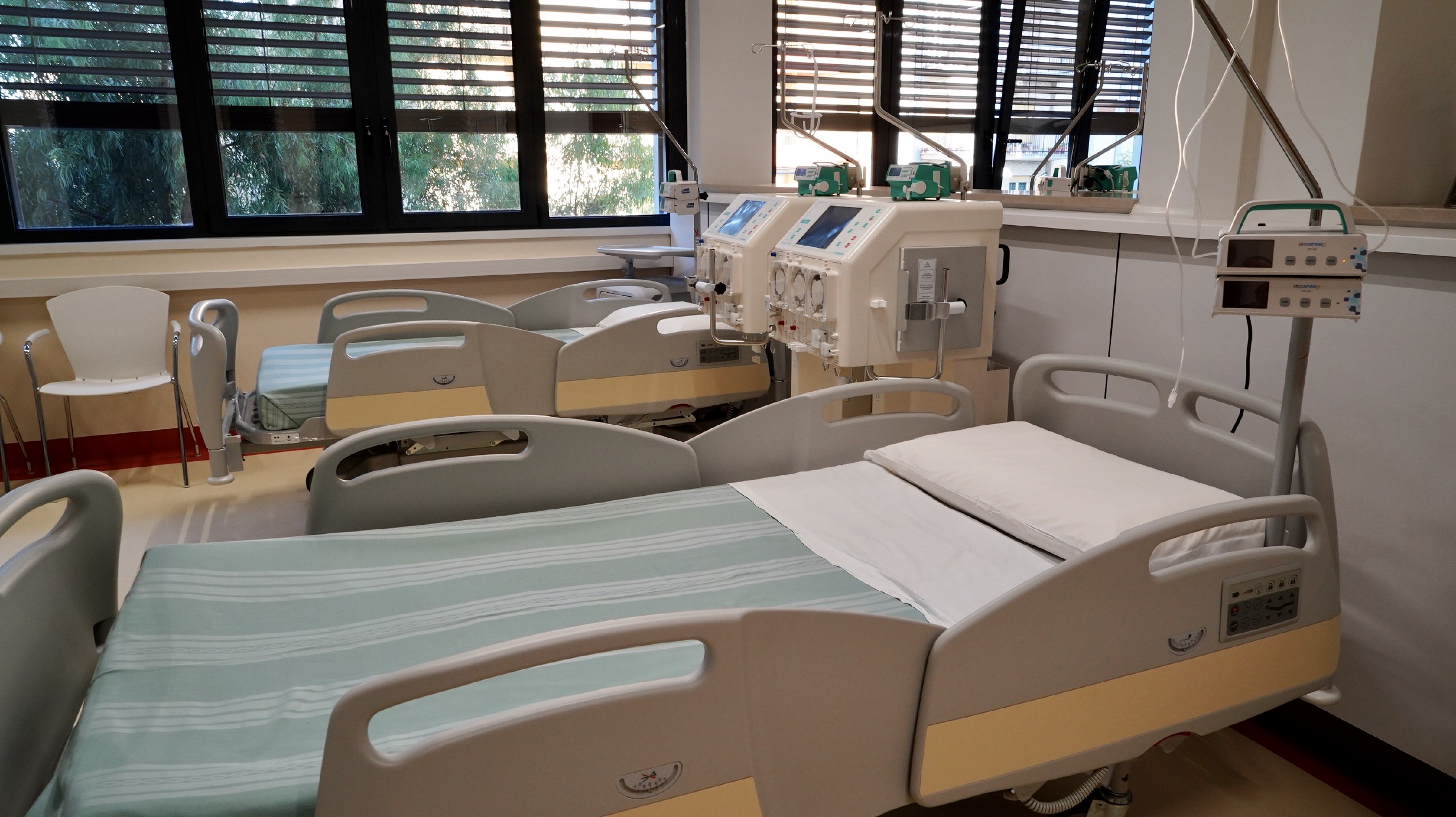 Galleria Inaugurato,con il presidente Emiliano, il nuovo padiglione di Nefrologia e dialisi del Policlinico di Bari  Strumentazioni hi-tech, spazi per la telemedicina e aule studio - Diapositiva 4 di 18