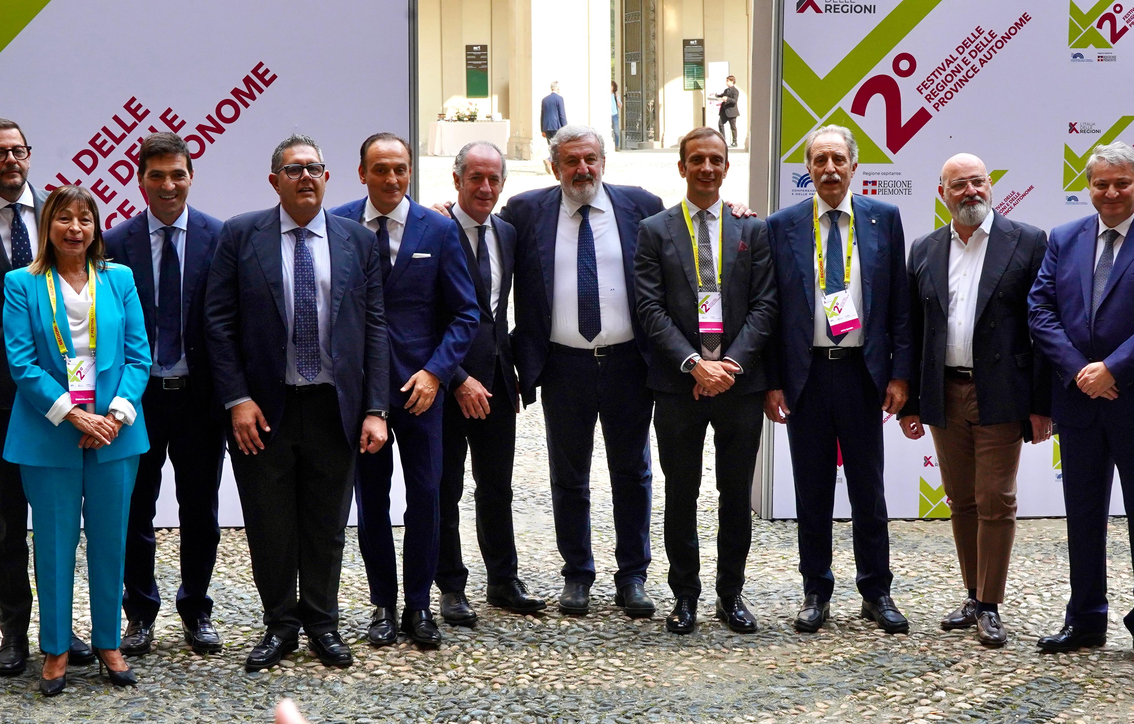 Galleria FESTIVAL DELLE REGIONI, OGGI IL PRESIDENTE MATTARELLA  EMILIANO: “SUL PNRR LE REGIONI VIGILERANNO E COLLABORERANNO AFFINCHÈ GLI OBIETTIVI DI SPESA SIANO RISPETTATI” - Diapositiva 4 di 13