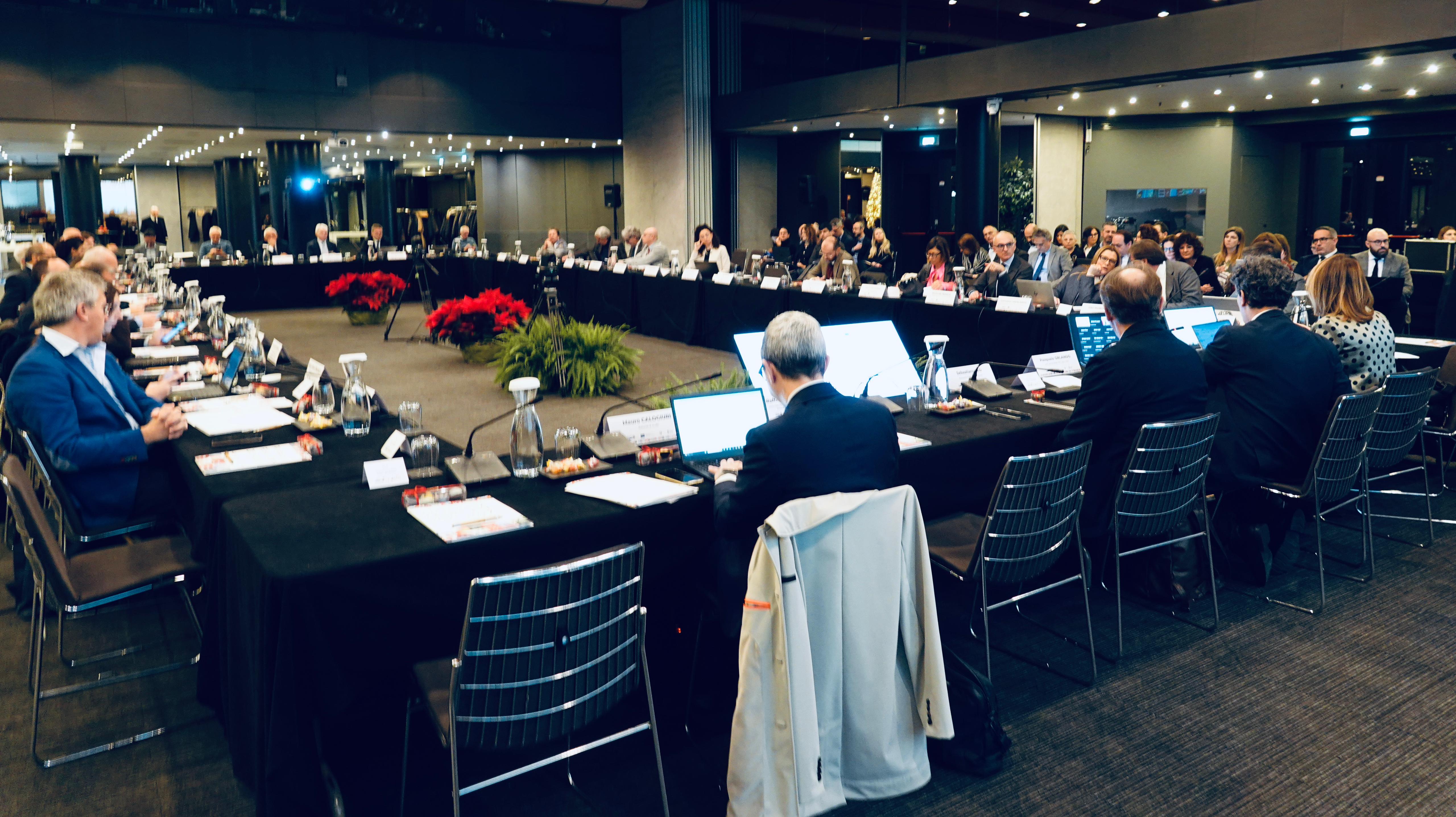 Galleria Riunione a Bari del Comitato di Sorveglianza PR Puglia FESR-FSE+ 2021-2027 - Diapositiva 1 di 12