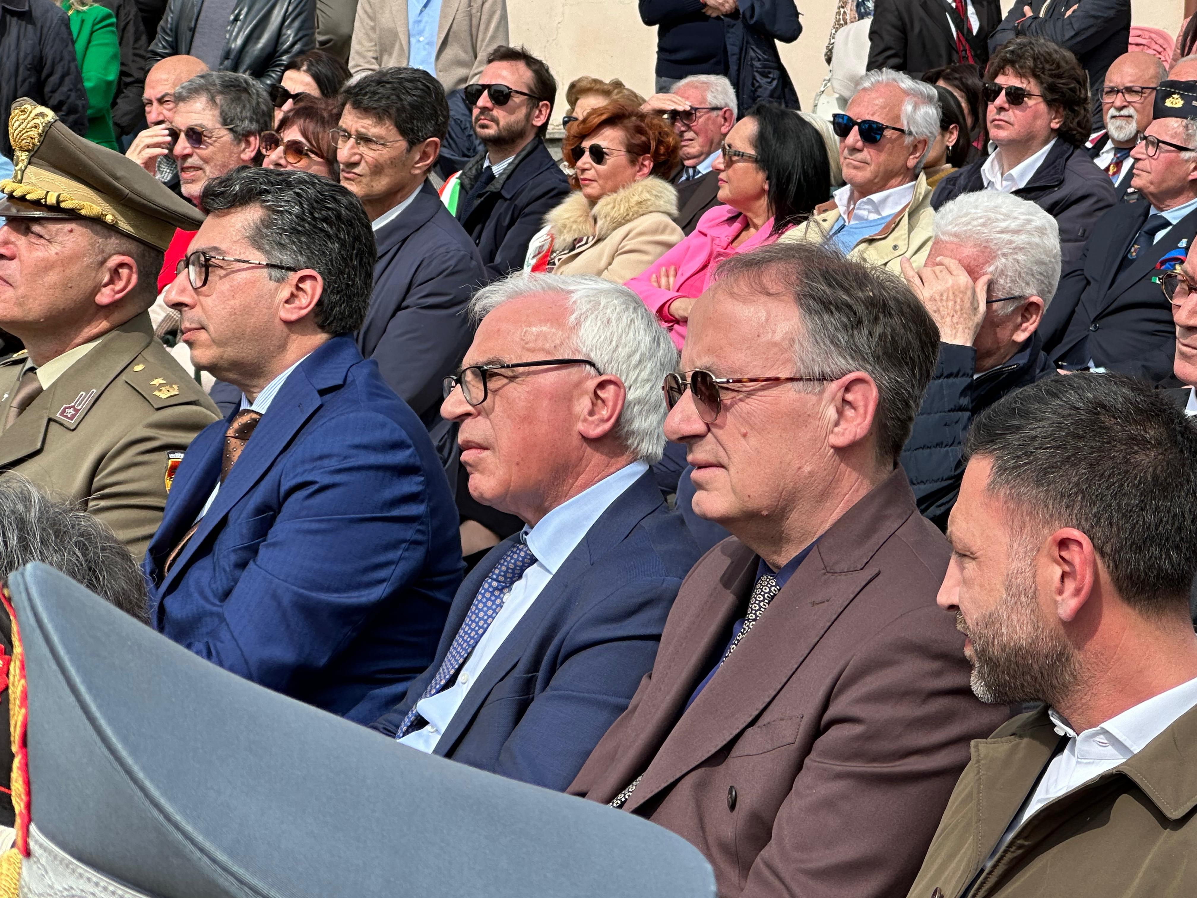 Galleria IL PRESIDENTE EMILIANO A CAMPI SALENTINA PER L’INTITOLAZIONE DELL’EX PIAZZA GARIBALDI A NICOLA QUARTA: “SENZA LE SUE RADICI, LA PUGLIA NON SAREBBE QUELLA CHE OGGI È DIVENTATA” - Diapositiva 1 di 8