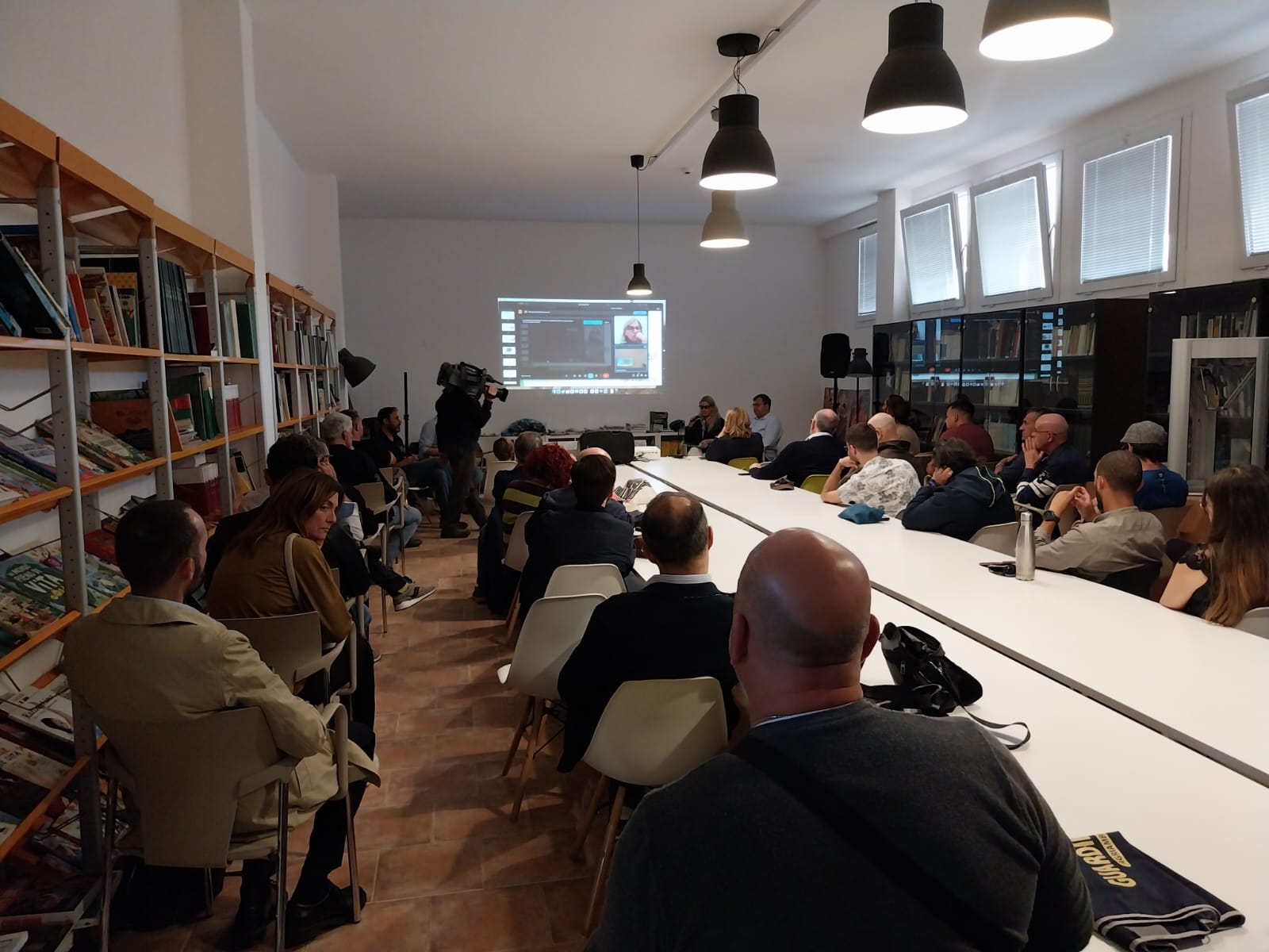 Galleria Studio e monitoraggio del lupo nel Salento: presentata la cartellonistica per le buone norme nella sua gestione - Diapositiva 2 di 4