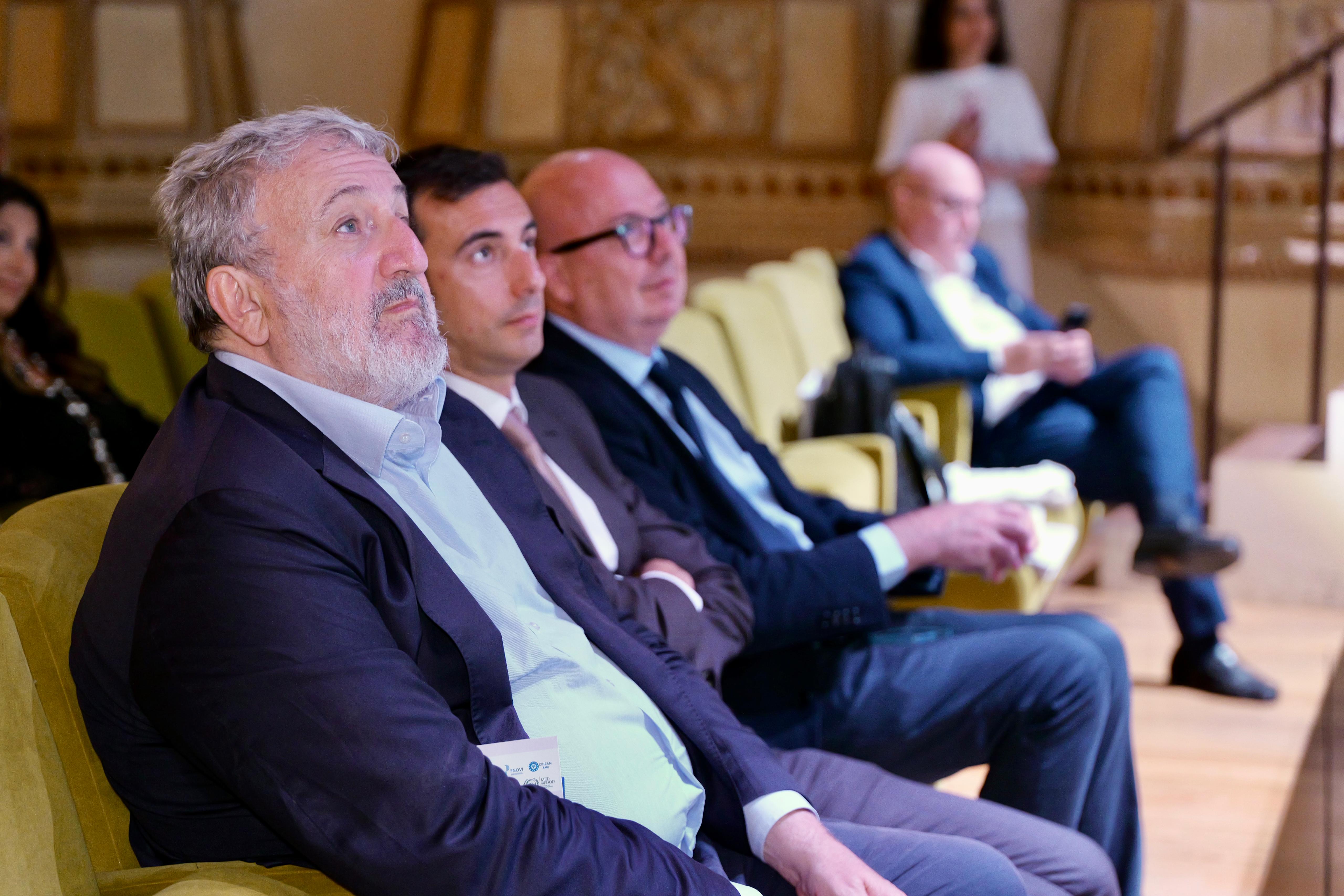 Galleria Il presidente Emiliano alla giornata conclusiva del progetto “Carta Canta”: “La lettura dei giornali quotidiani utile ai ragazzi per conservare la cultura dell’approfondimento e dello spirito critico” - Diapositiva 3 di 9