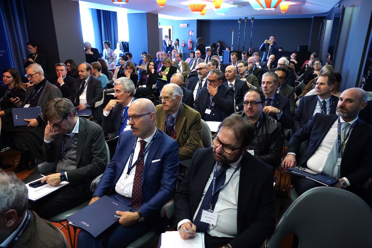 Galleria EMILIANO AL ROADSHOW TERRITORIALE DI THE EUROPEAN HOUSE - AMBROSETTI IN VISTA DELLA SECONDA EDIZIONE DI “VERSO SUD” - Diapositiva 6 di 6