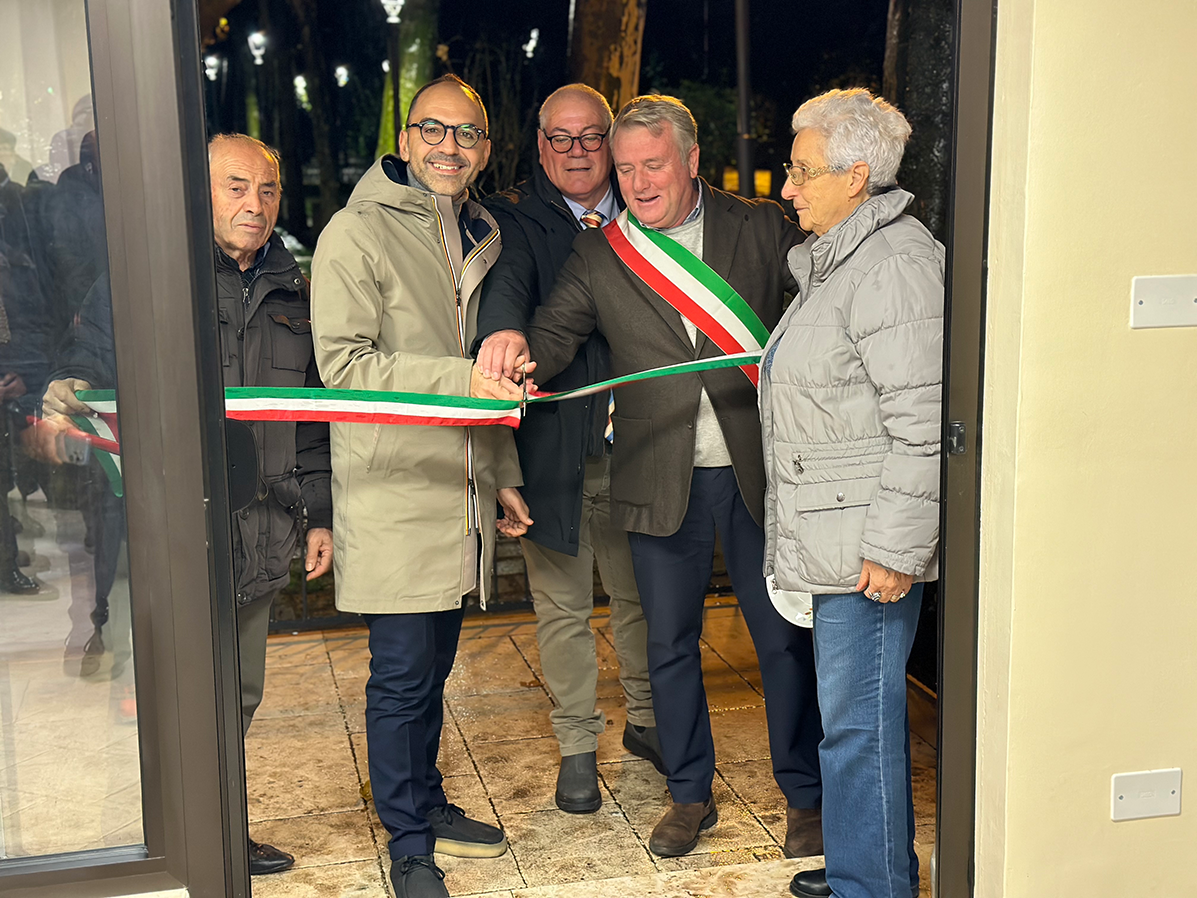Galleria Il vicepresidente Piemontese inaugura il nuovo Centro per anziani a San Marco in Lamis - Diapositiva 3 di 3