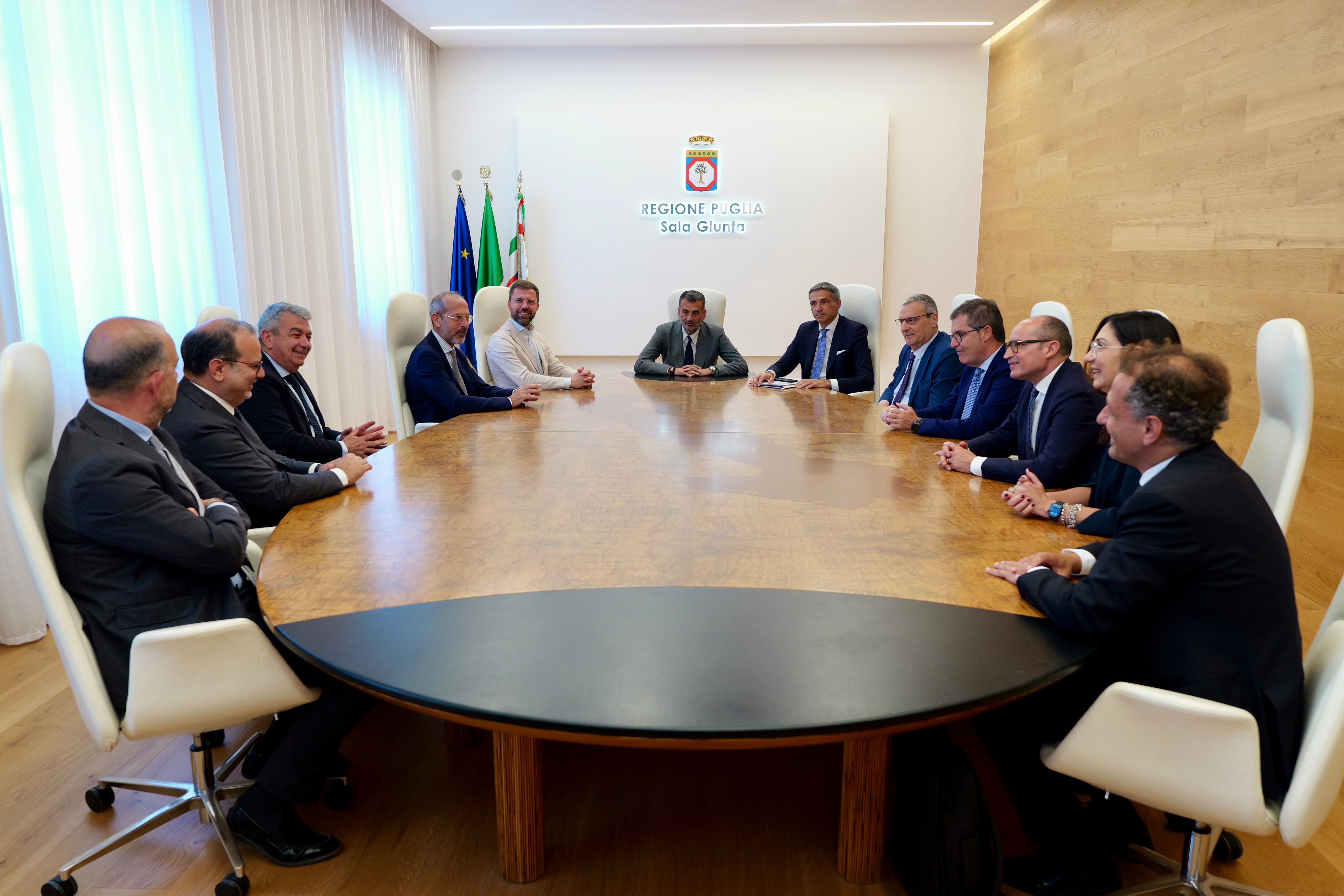 Galleria Sanità, Decaro incontra i nuovi direttori generali: “Il primo compito è prendersi cura dei pazienti” - Diapositiva 5 di 12