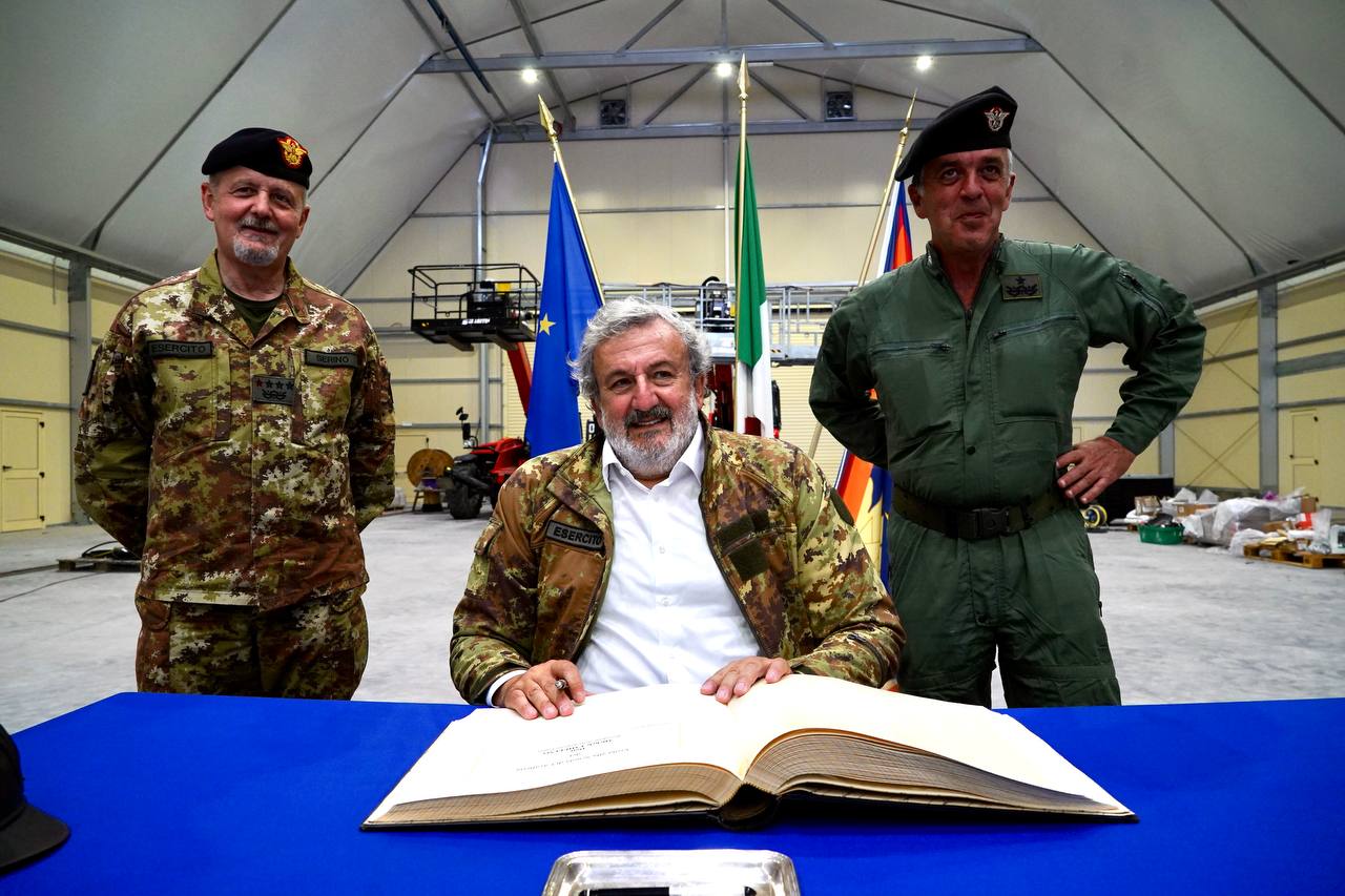 Galleria Il Capo di Stato Maggiore dell’Esercito incontra il Presidente Emiliano - Diapositiva 4 di 13