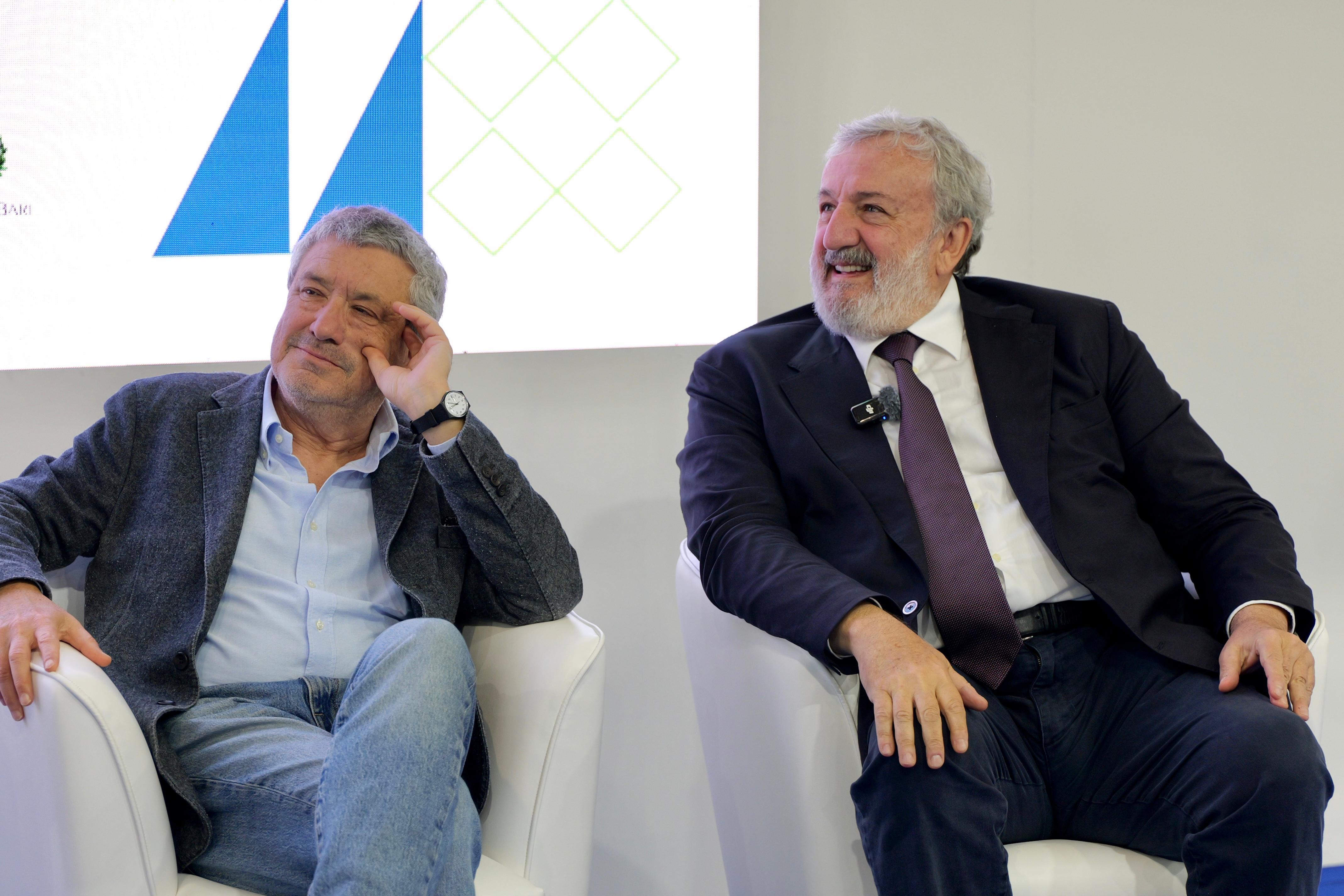 Galleria IL PRESIDENTE EMILIANO E L’ASSESSORE LEO ALLA SECONDA GIORNATA DI JOB&ORIENTA: VISITA TRA GLI STAND CON AL BANO - Diapositiva 7 di 13