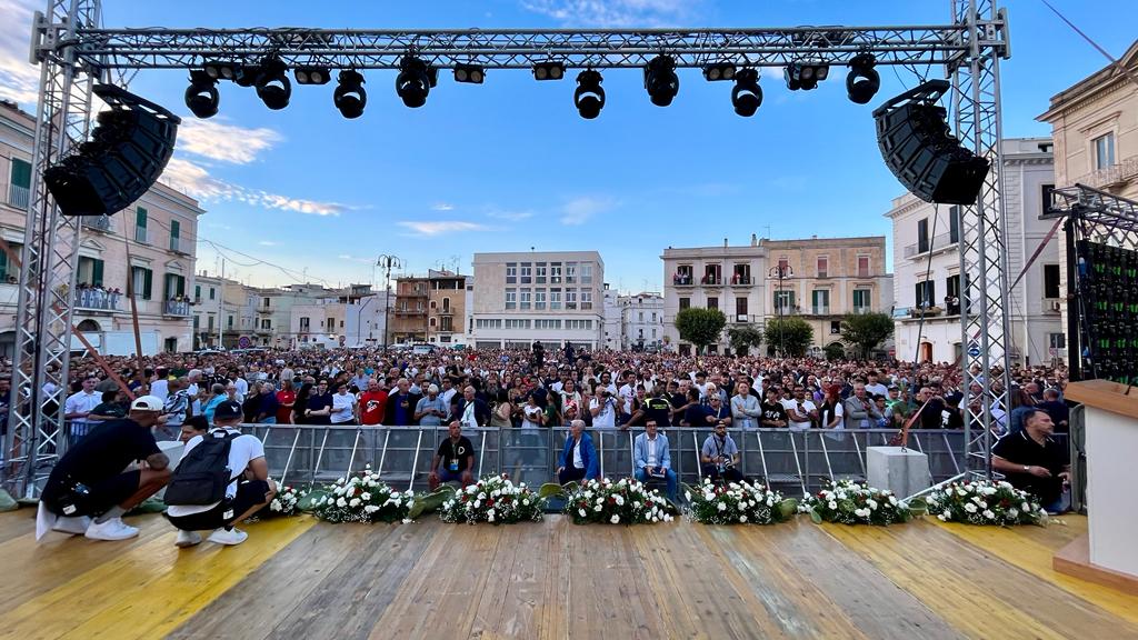 Galleria IL PRESIDENTE EMILIANO A GIOIA DEL COLLE PER LA CITTADINANZA ONORARIA A SYLVESTER STALLONE - Diapositiva 7 di 16