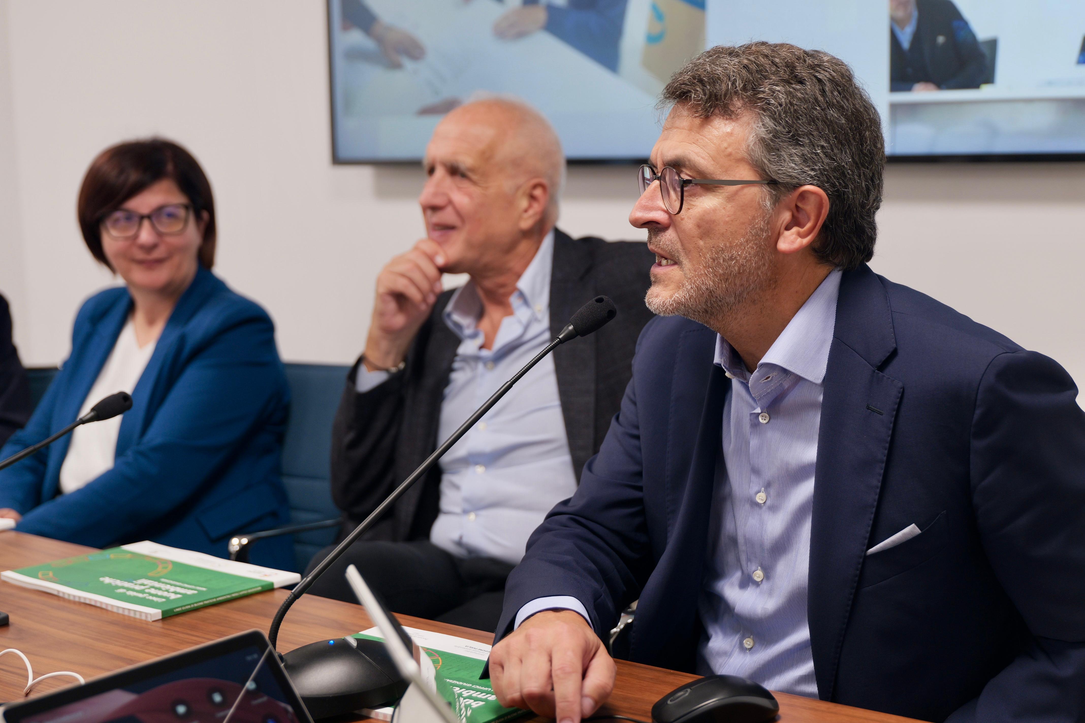 Galleria Sostenibilità ambientale negli uffici giudiziari, presentati i risultati dell’accordo tra Procura della Repubblica di Trani, Regione Puglia e Politecnico di Bari - Diapositiva 9 di 11