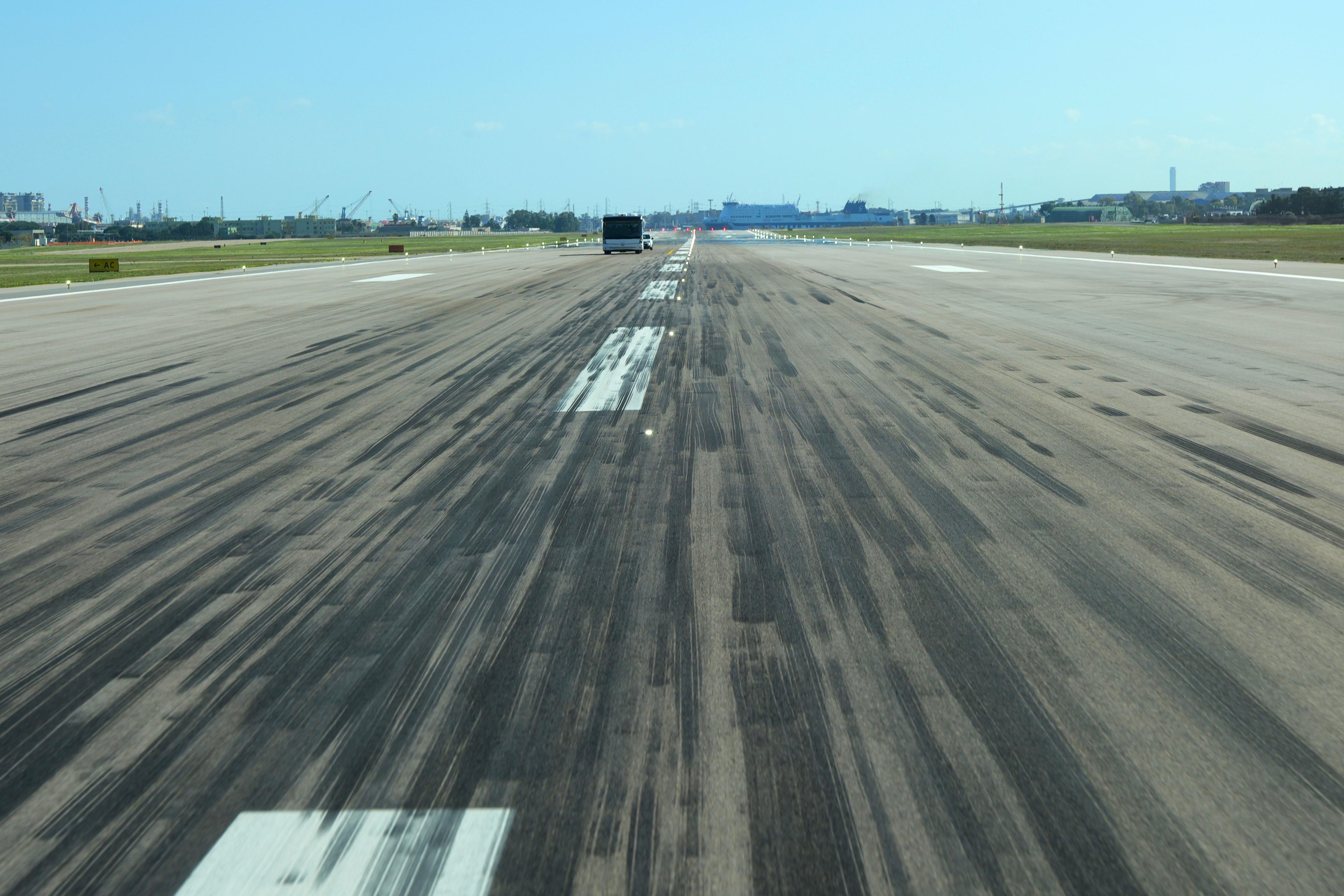 Galleria Aeroporto del Salento: presentato il piano adeguamento infrastrutturale - Diapositiva 1 di 14